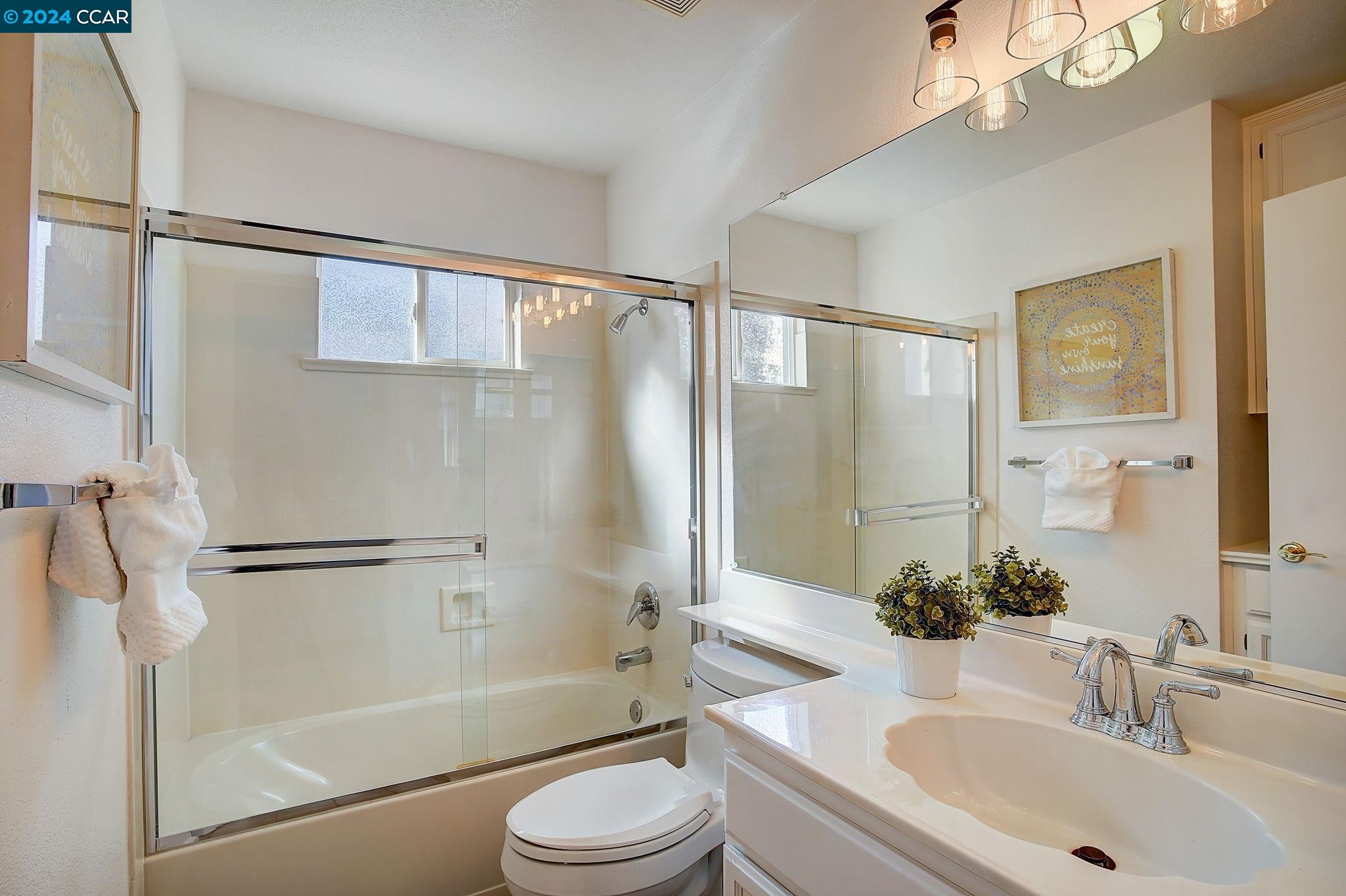 1690 Roxbury Way