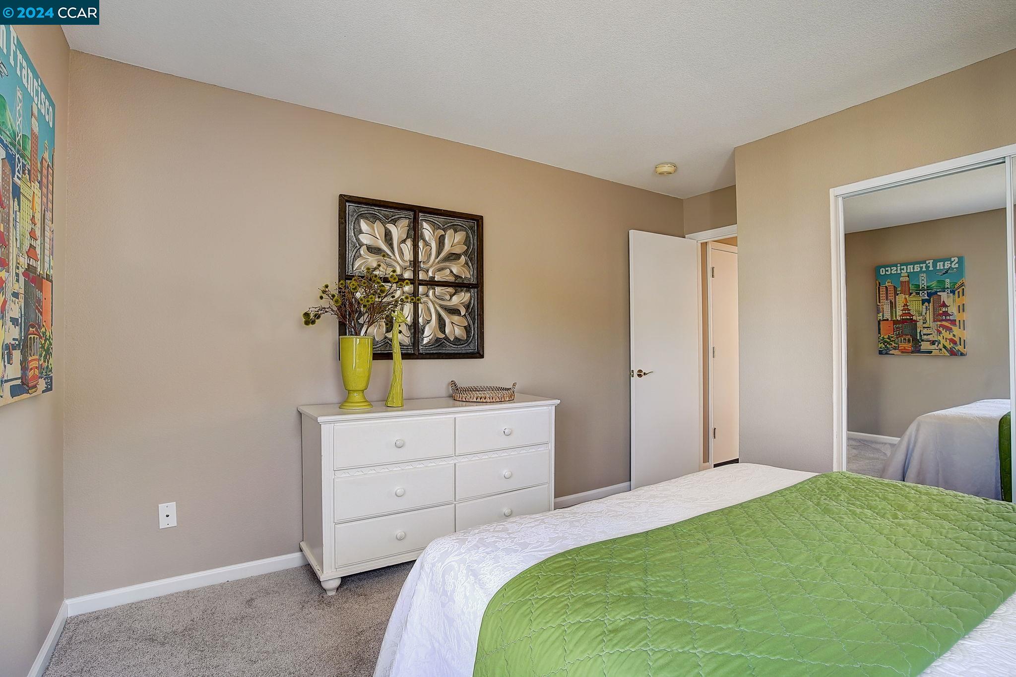 1690 Roxbury Way