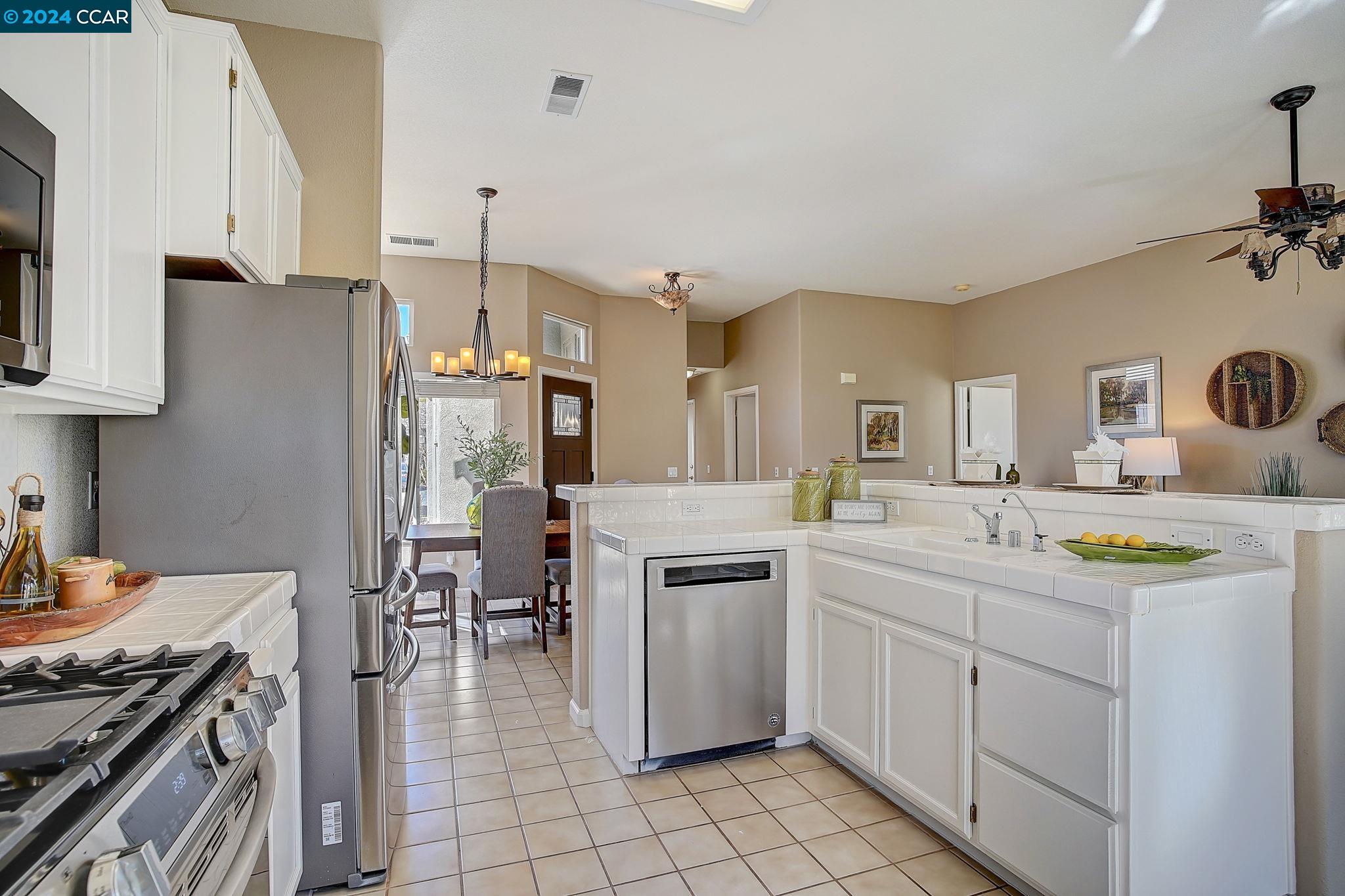 1690 Roxbury Way