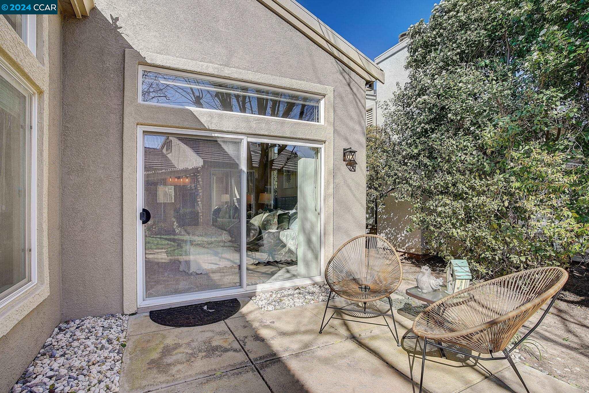 1690 Roxbury Way