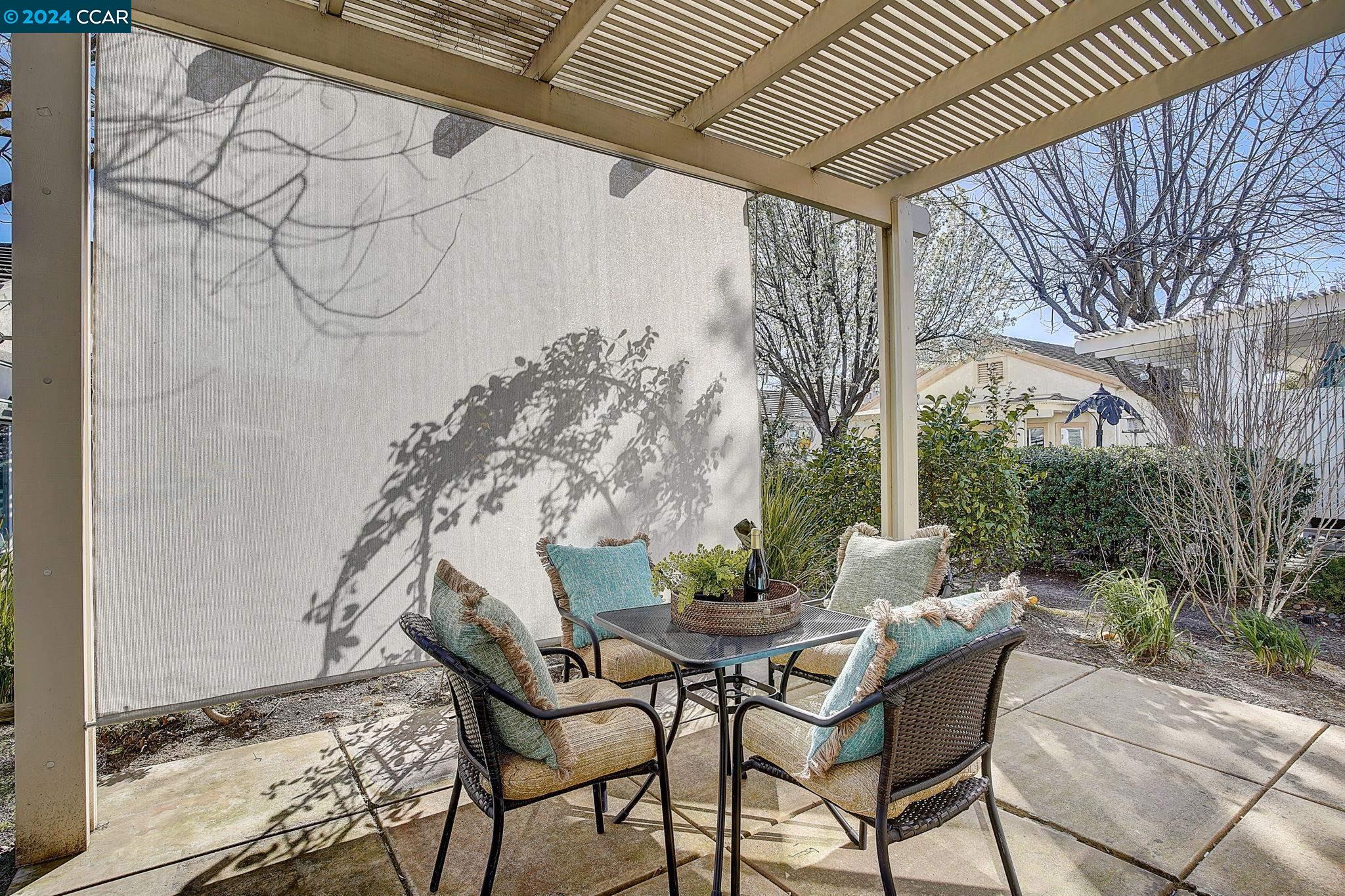 1690 Roxbury Way