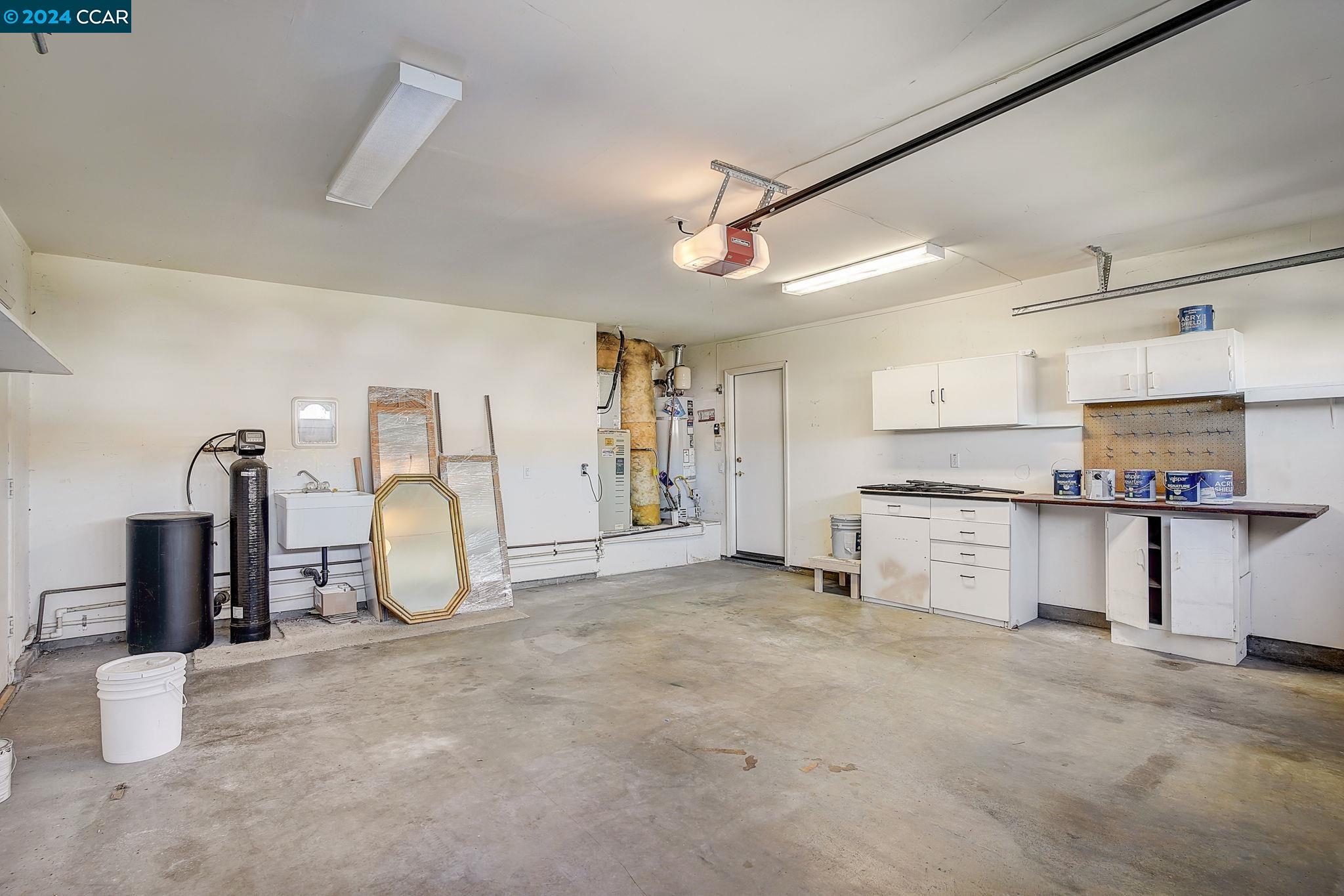 1690 Roxbury Way