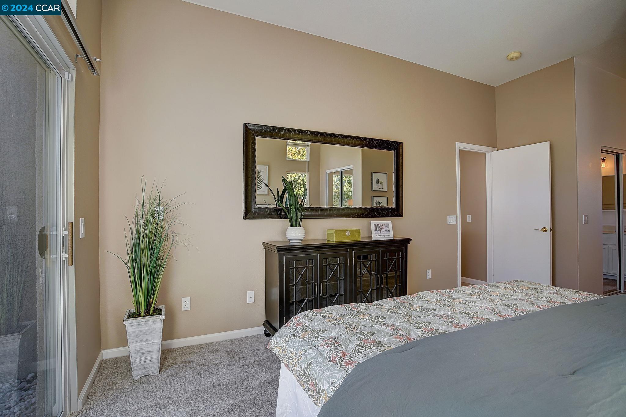 1690 Roxbury Way