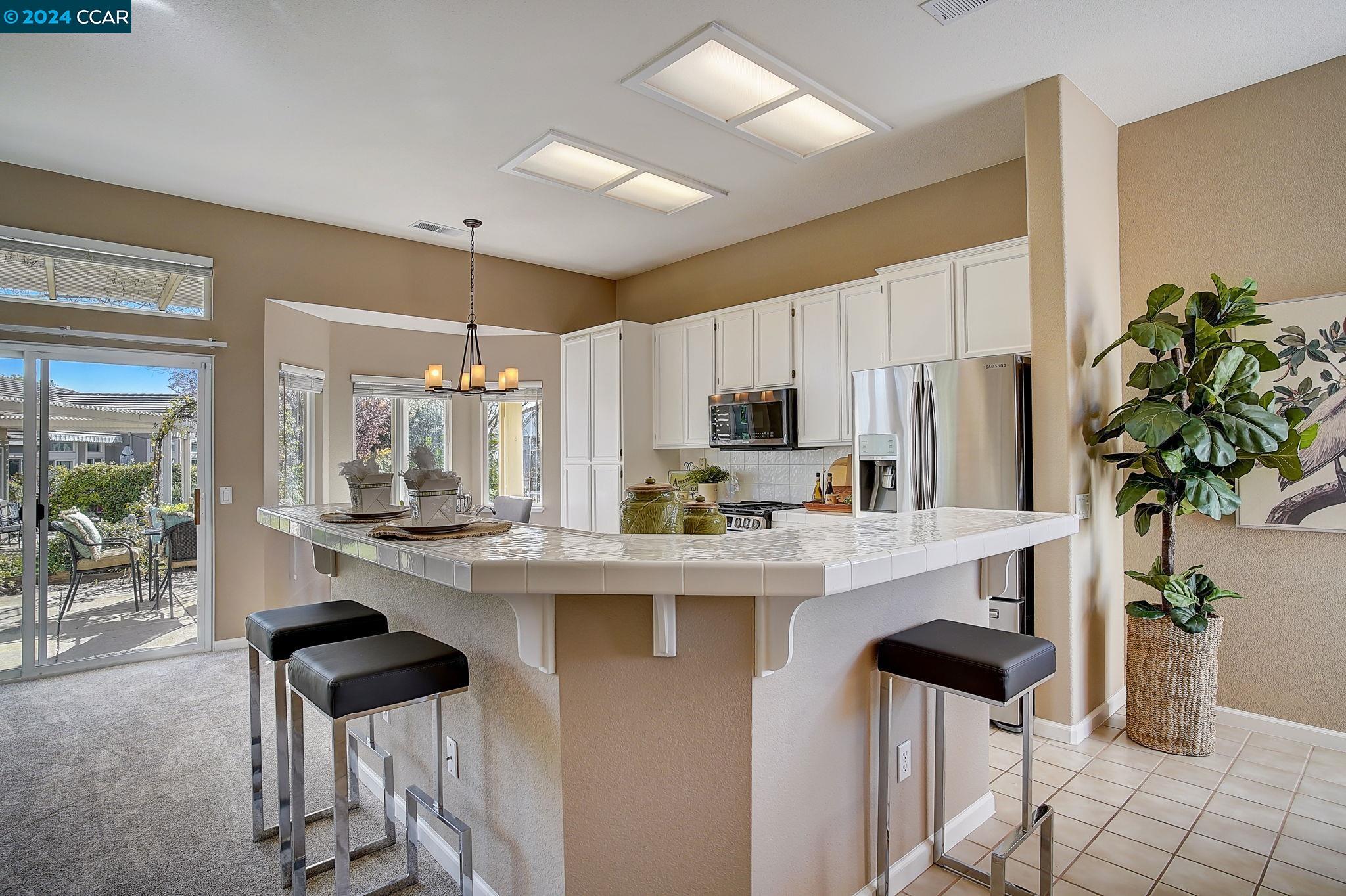 1690 Roxbury Way