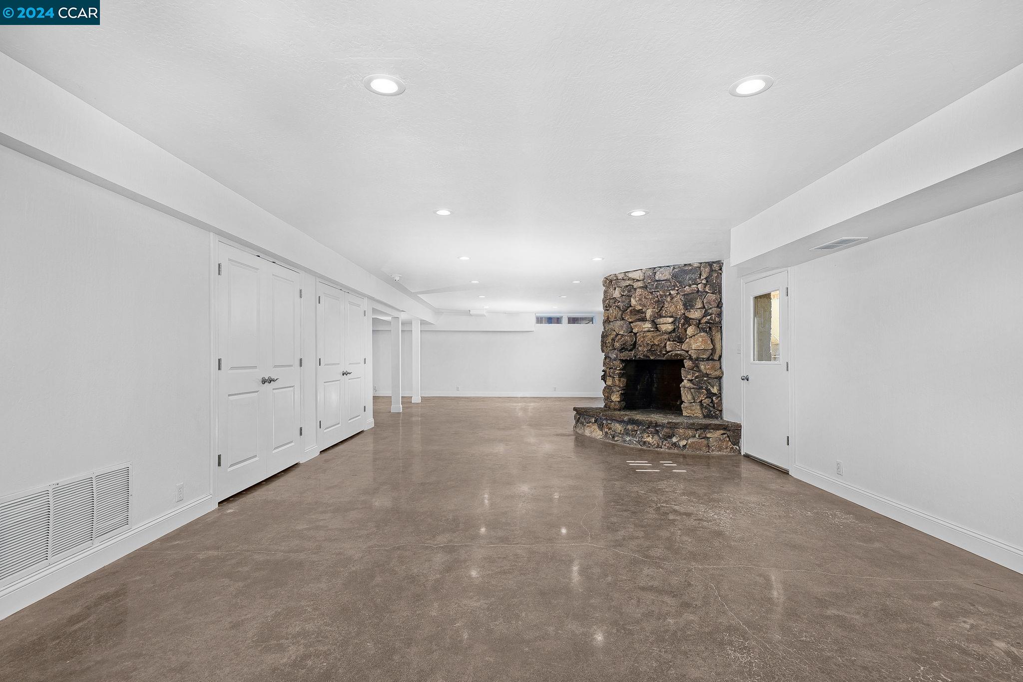 3686 Hobby Ct