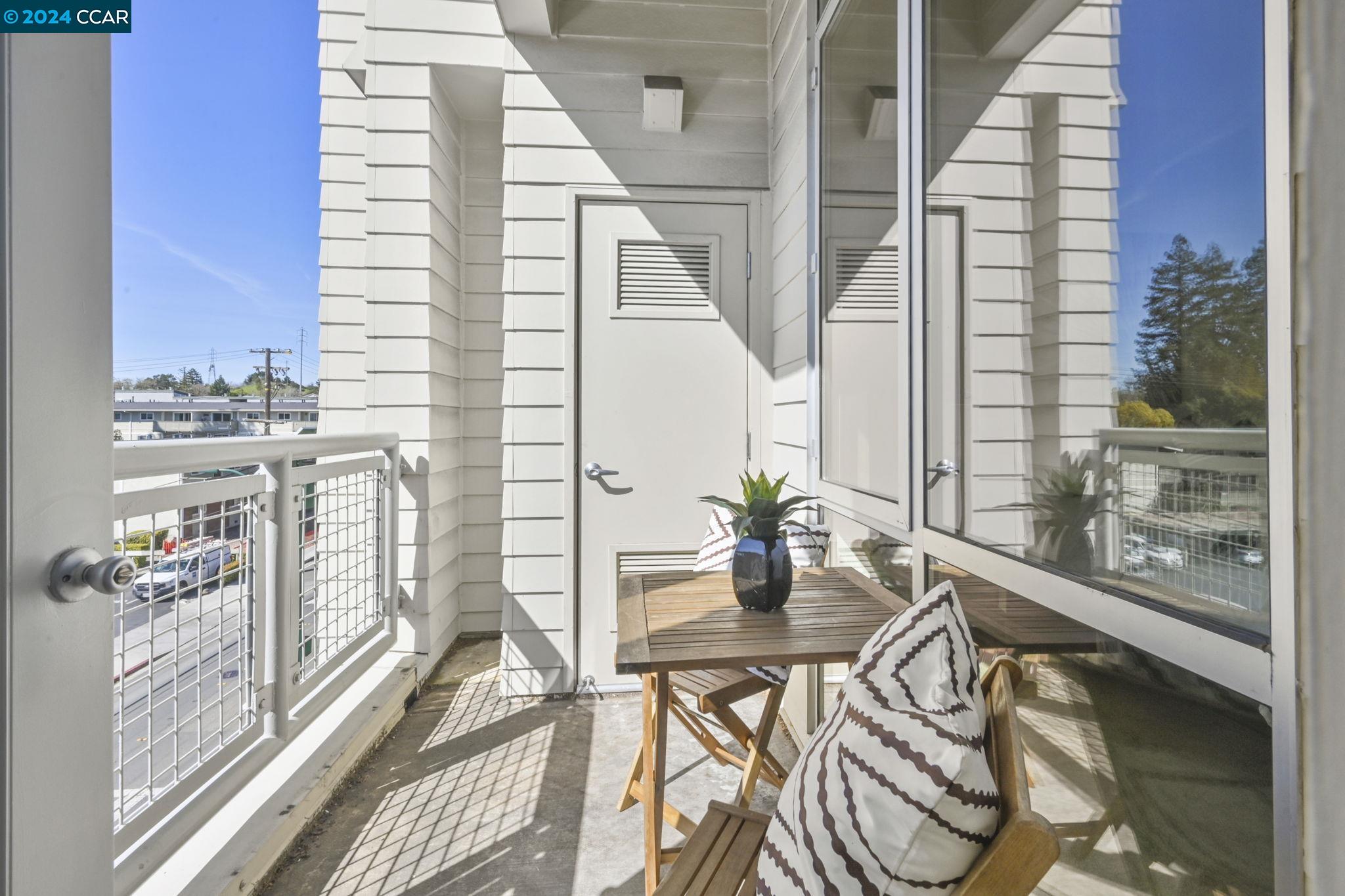 1655 N California Blvd # 428