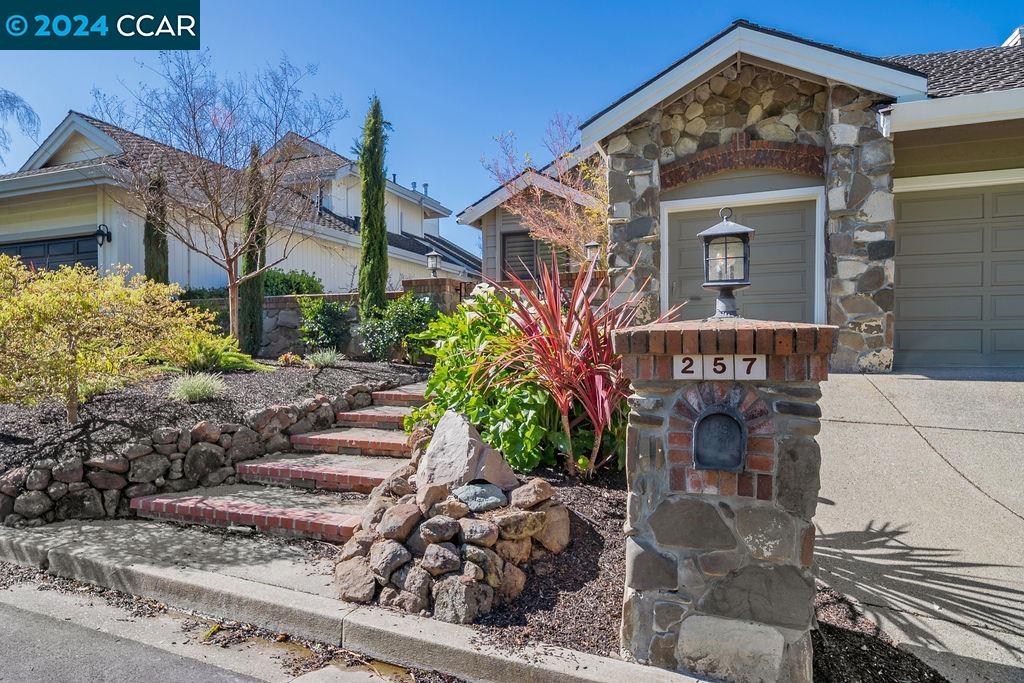 257 Conifer Ter