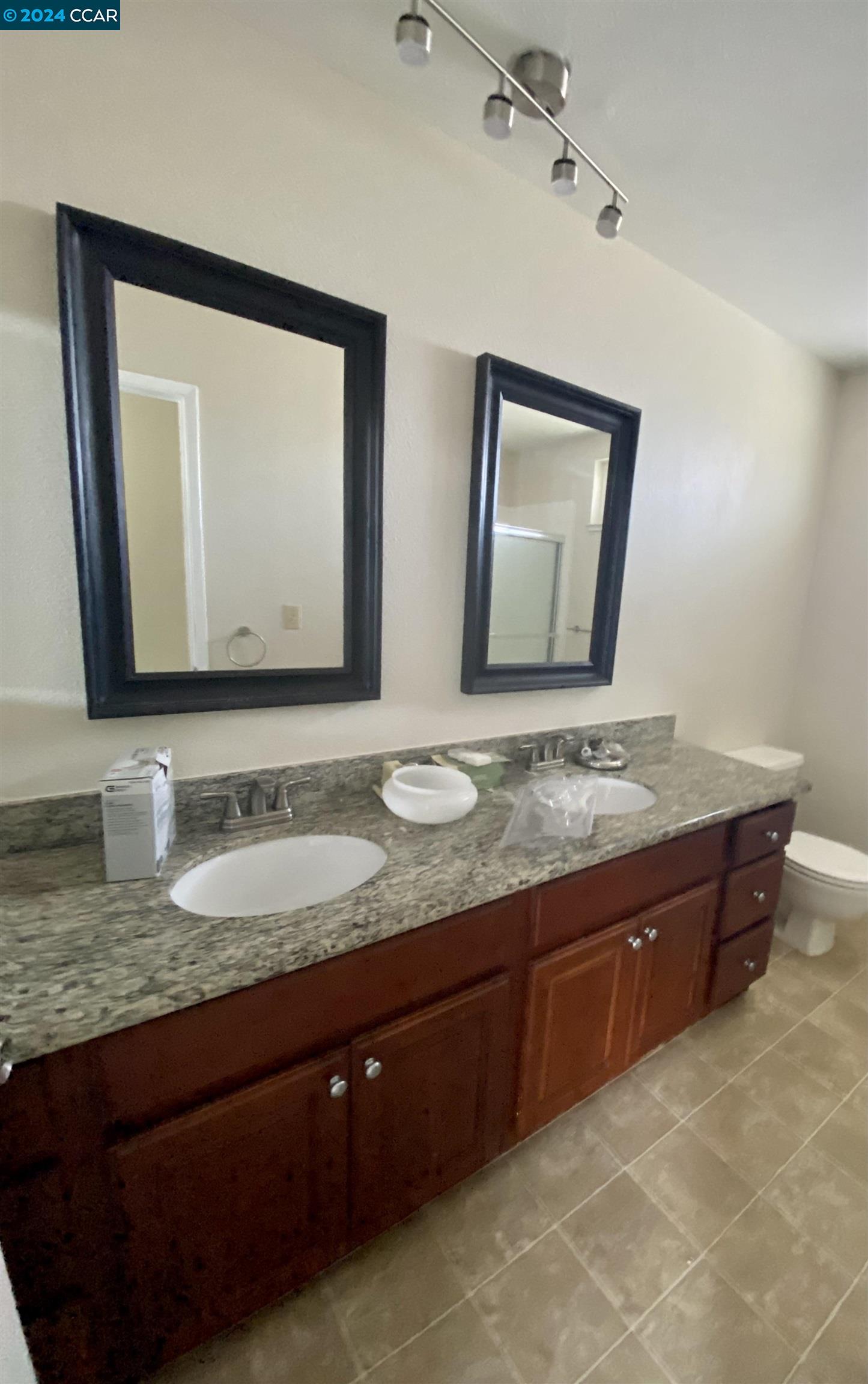 1218 Summit View Dr