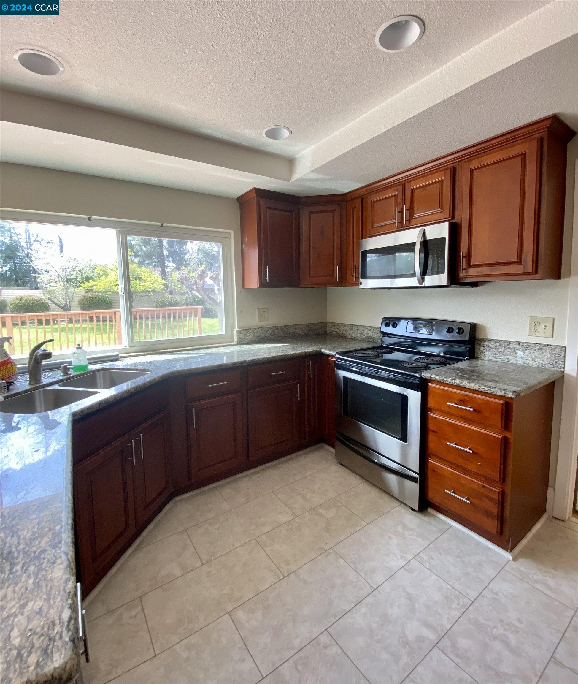 1218 Summit View Dr
