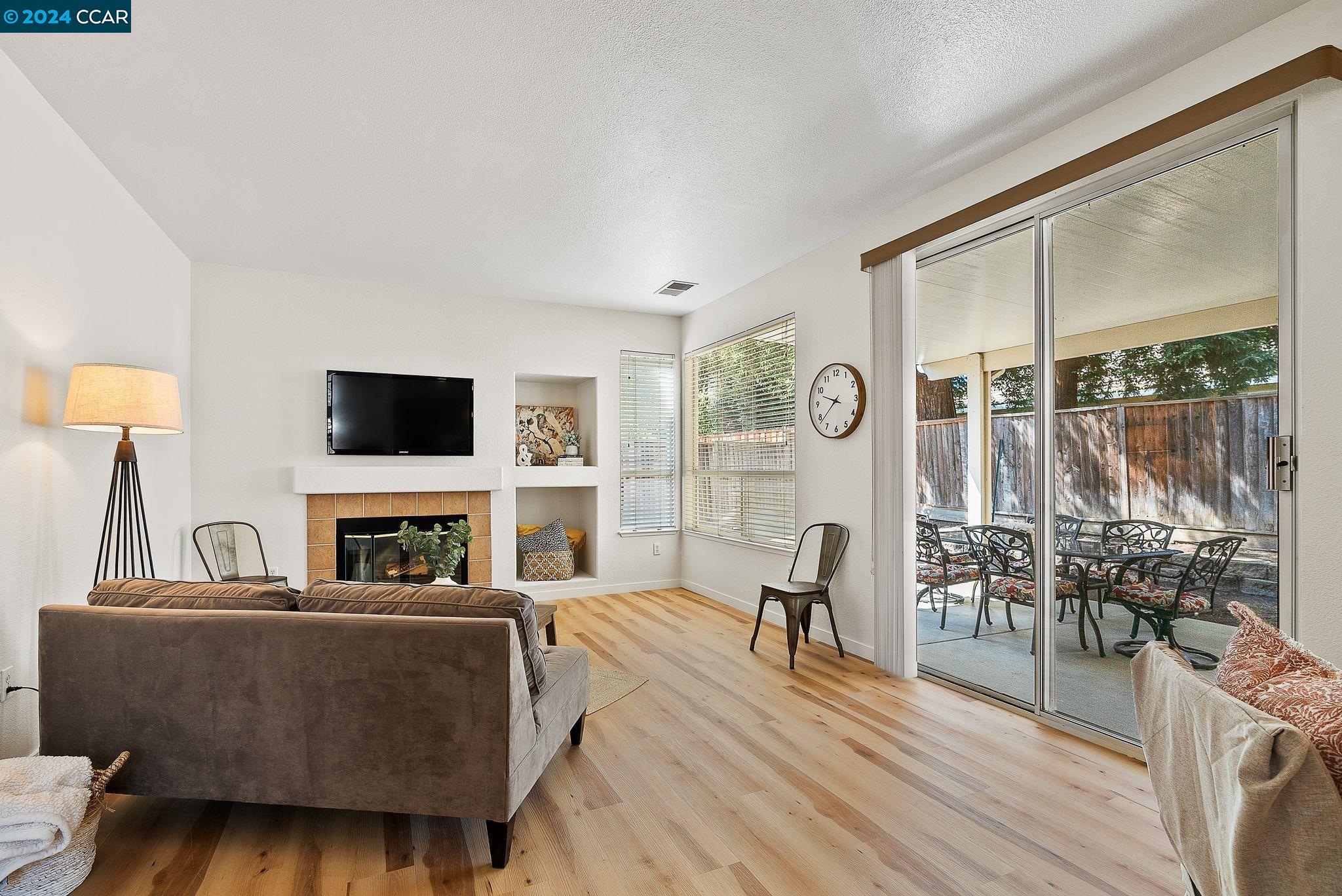699 Canyonwood Ct