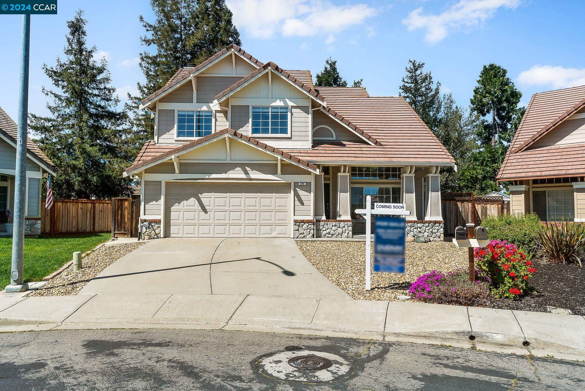 699 Canyonwood Ct