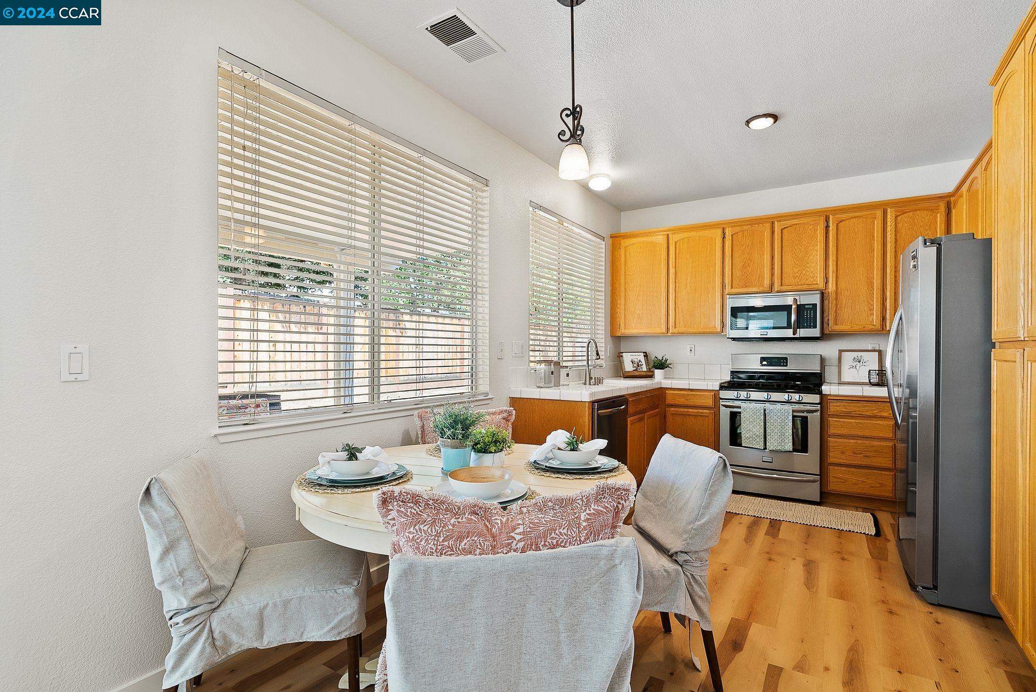 699 Canyonwood Ct
