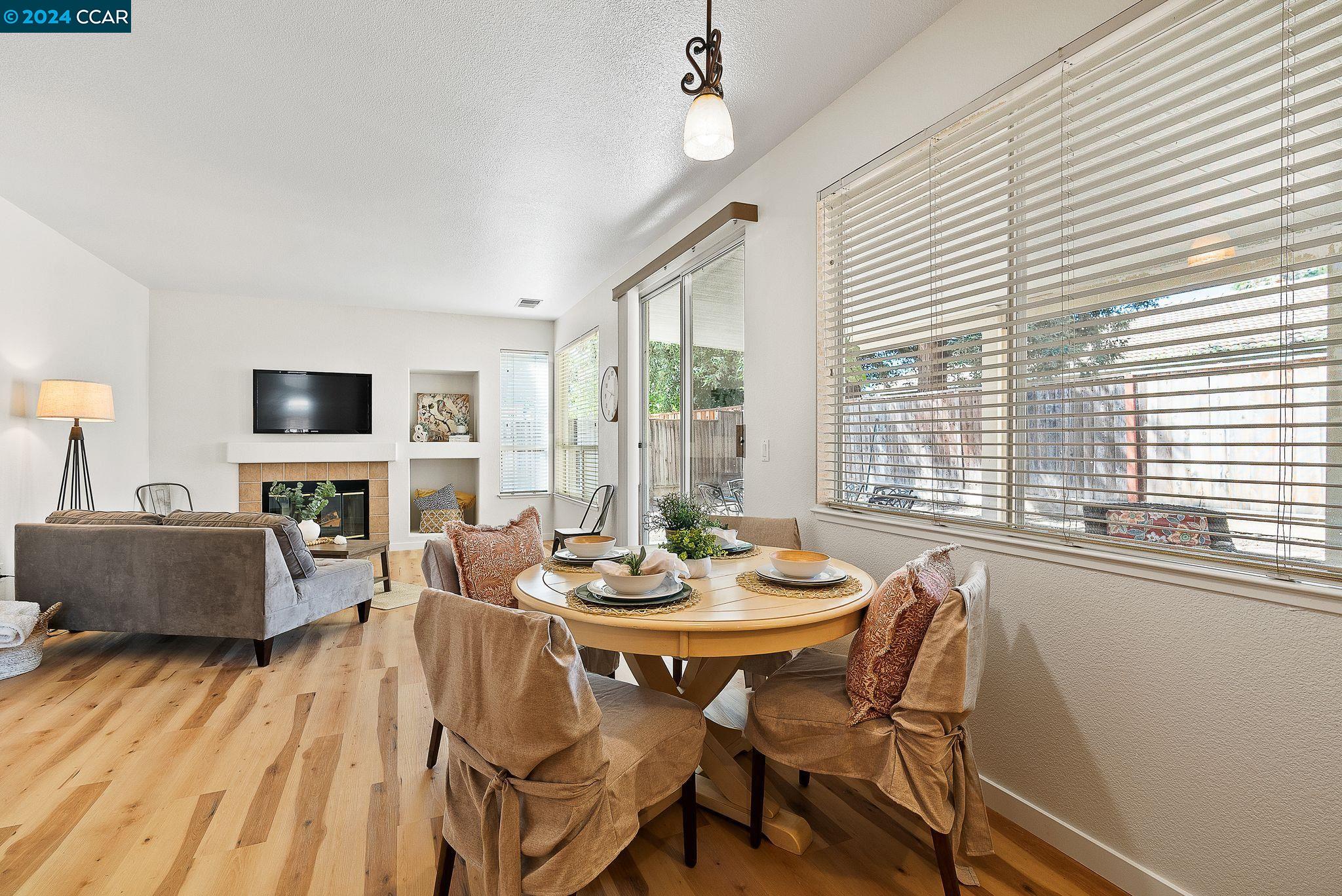 699 Canyonwood Ct