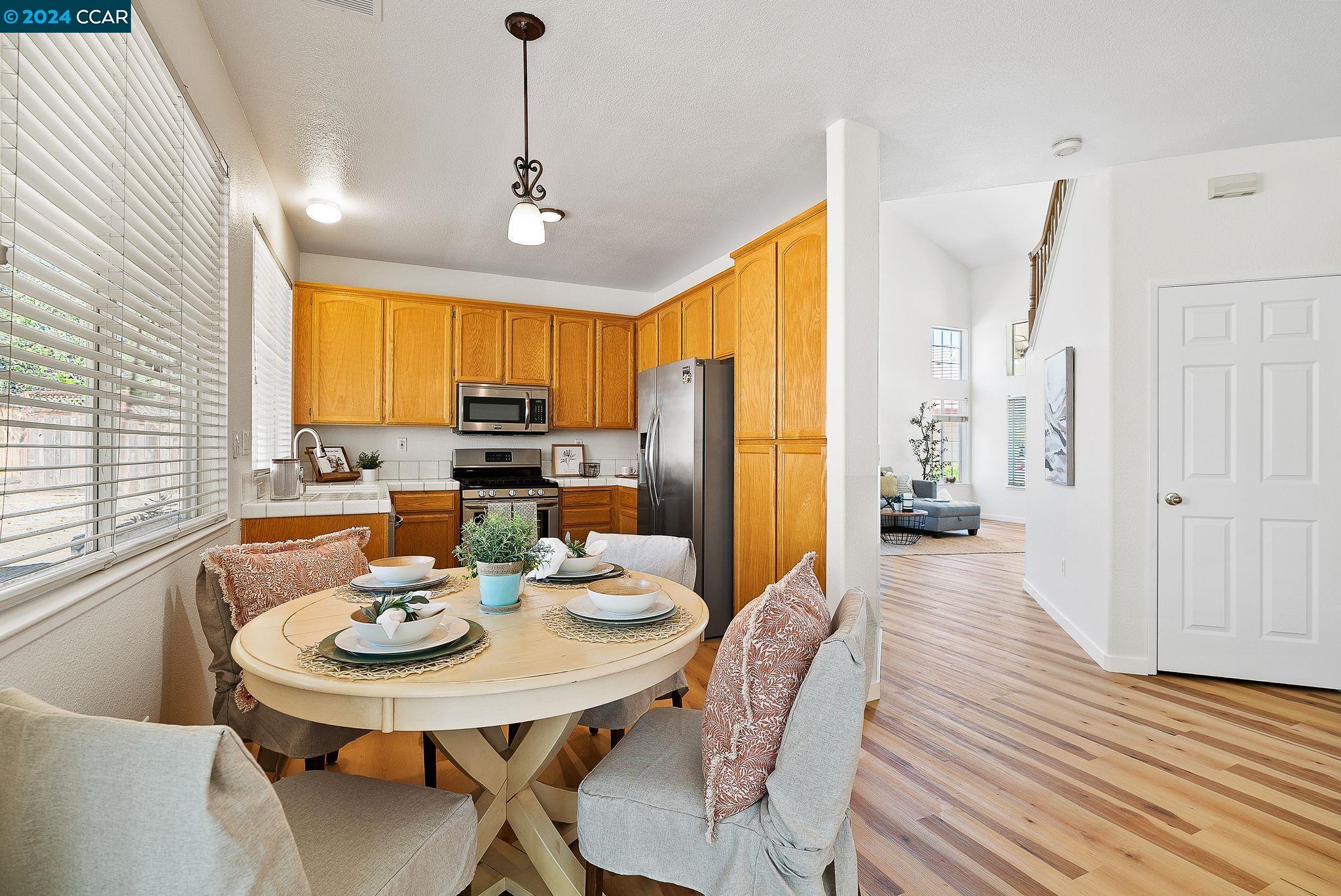 699 Canyonwood Ct
