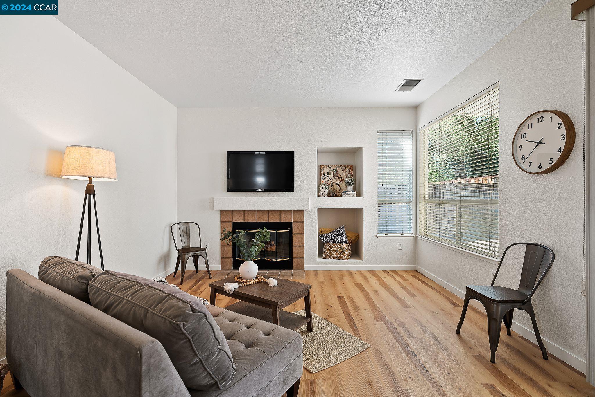 699 Canyonwood Ct