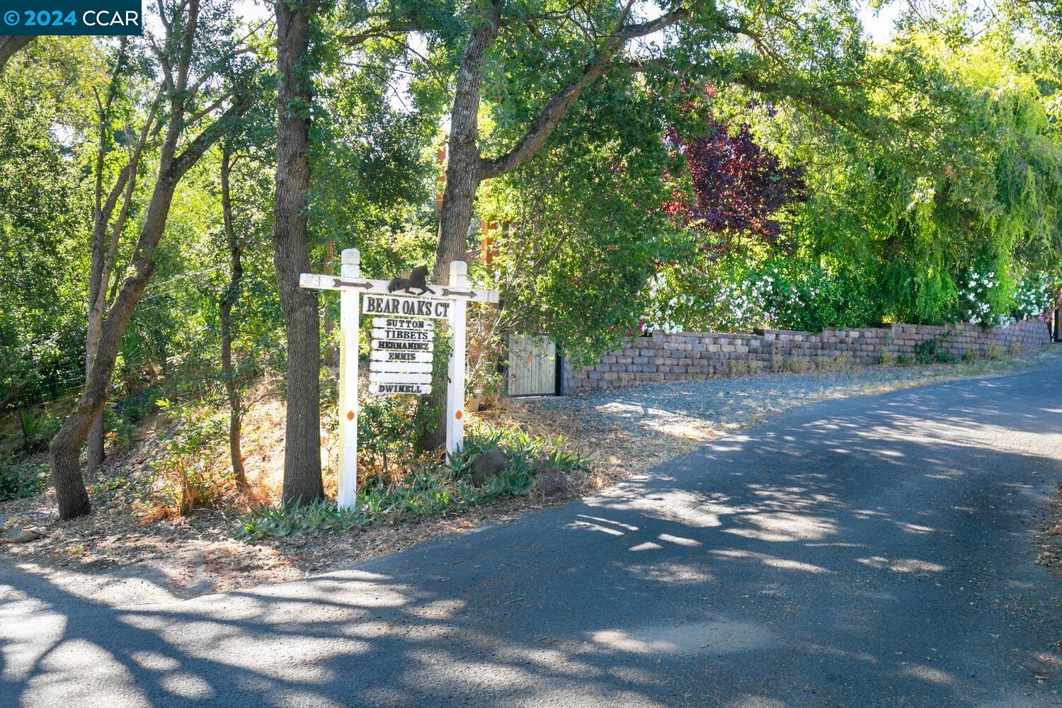 285 Bear Oaks Ct