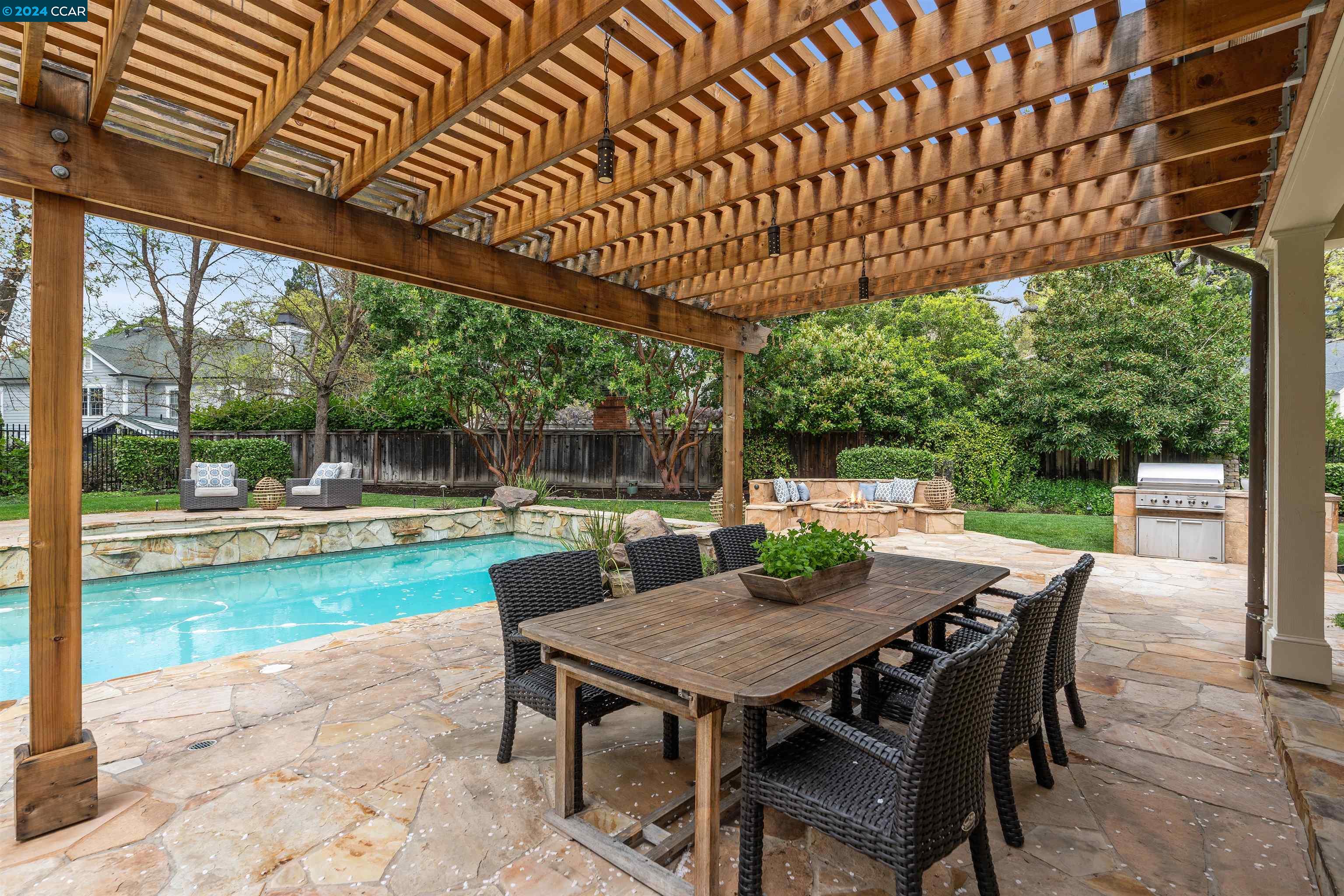 56 Hidden Oaks Dr