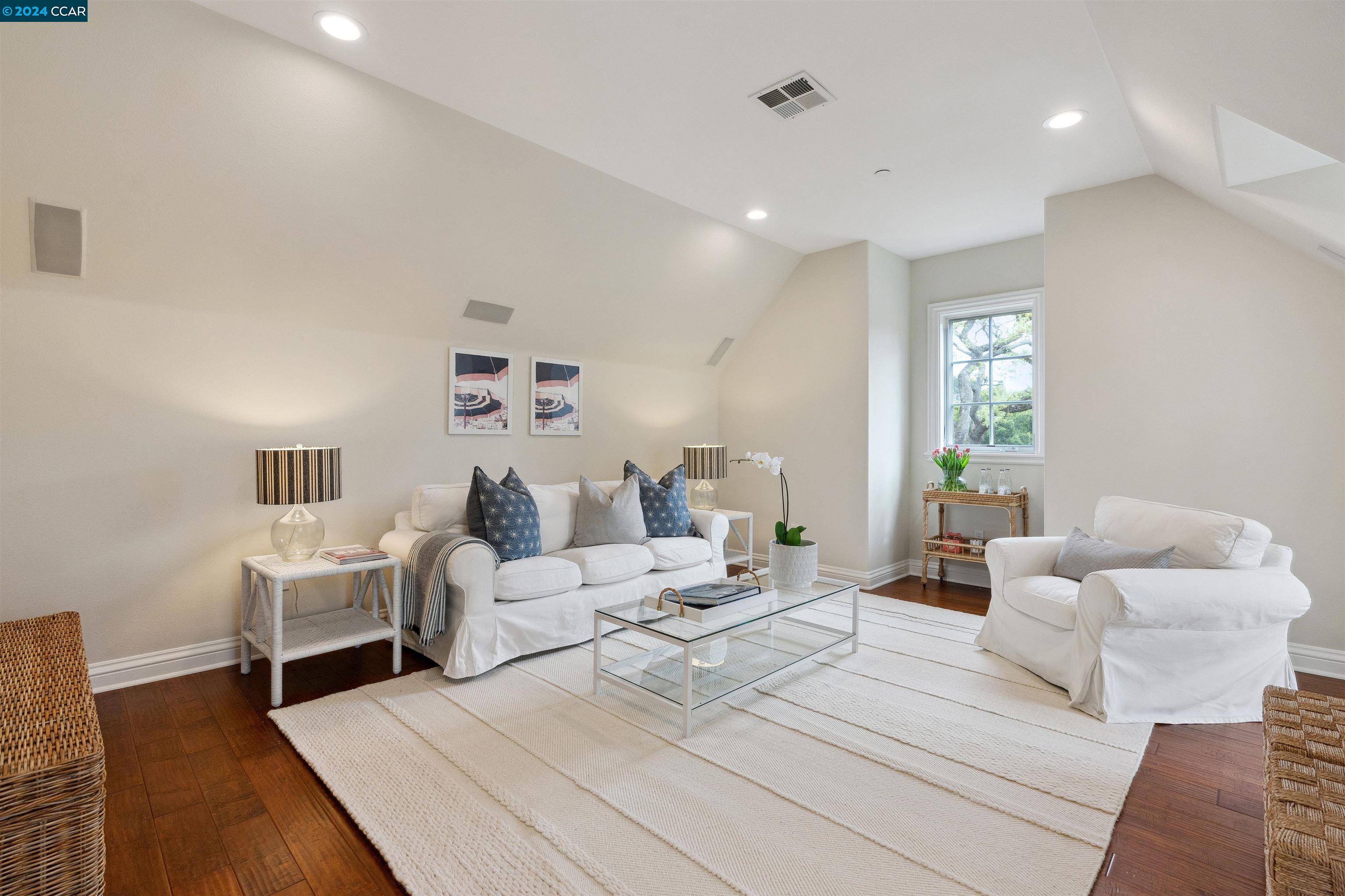 56 Hidden Oaks Dr