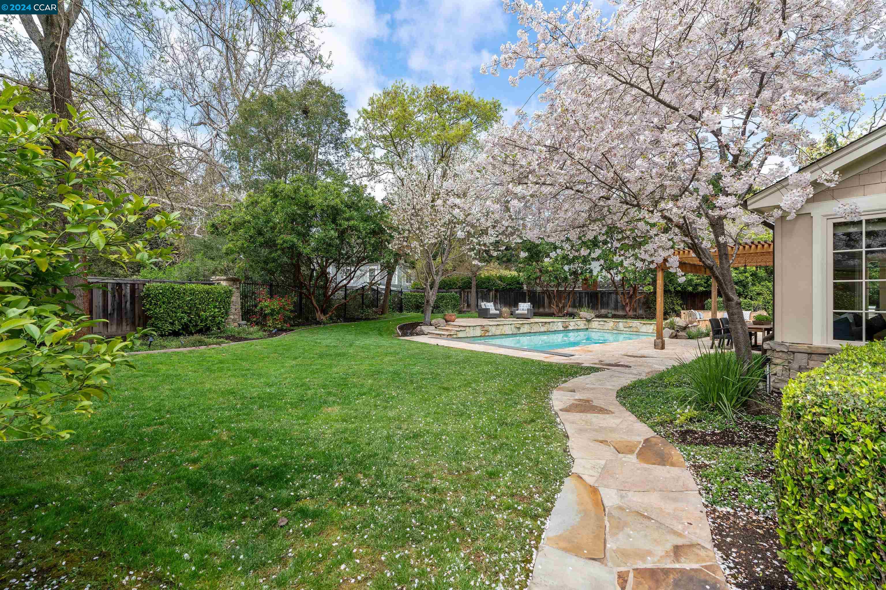 56 Hidden Oaks Dr