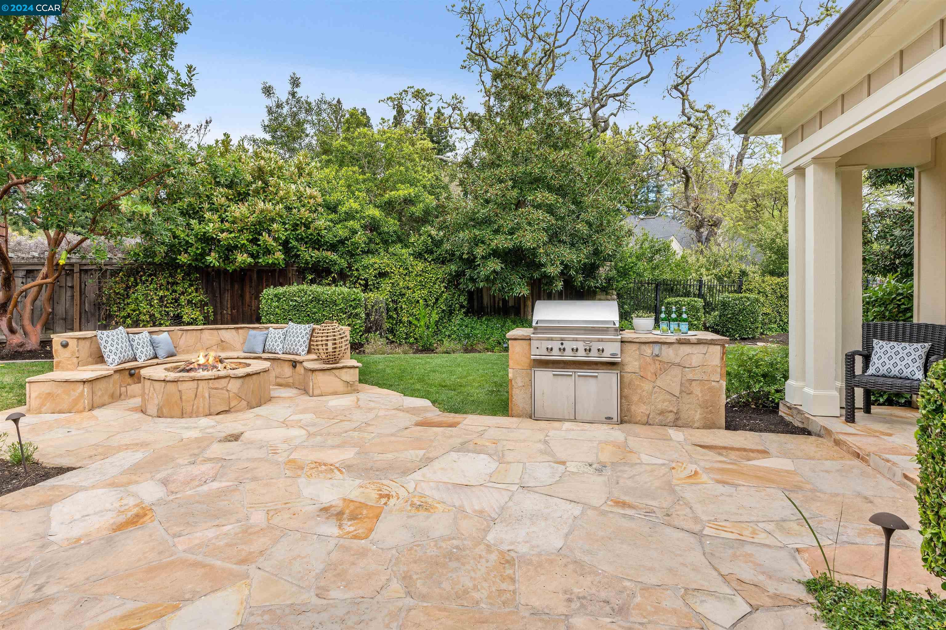 56 Hidden Oaks Dr