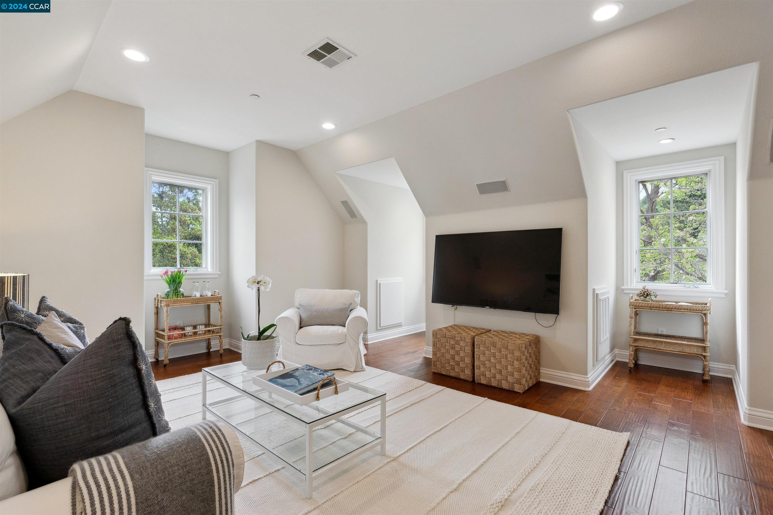 56 Hidden Oaks Dr