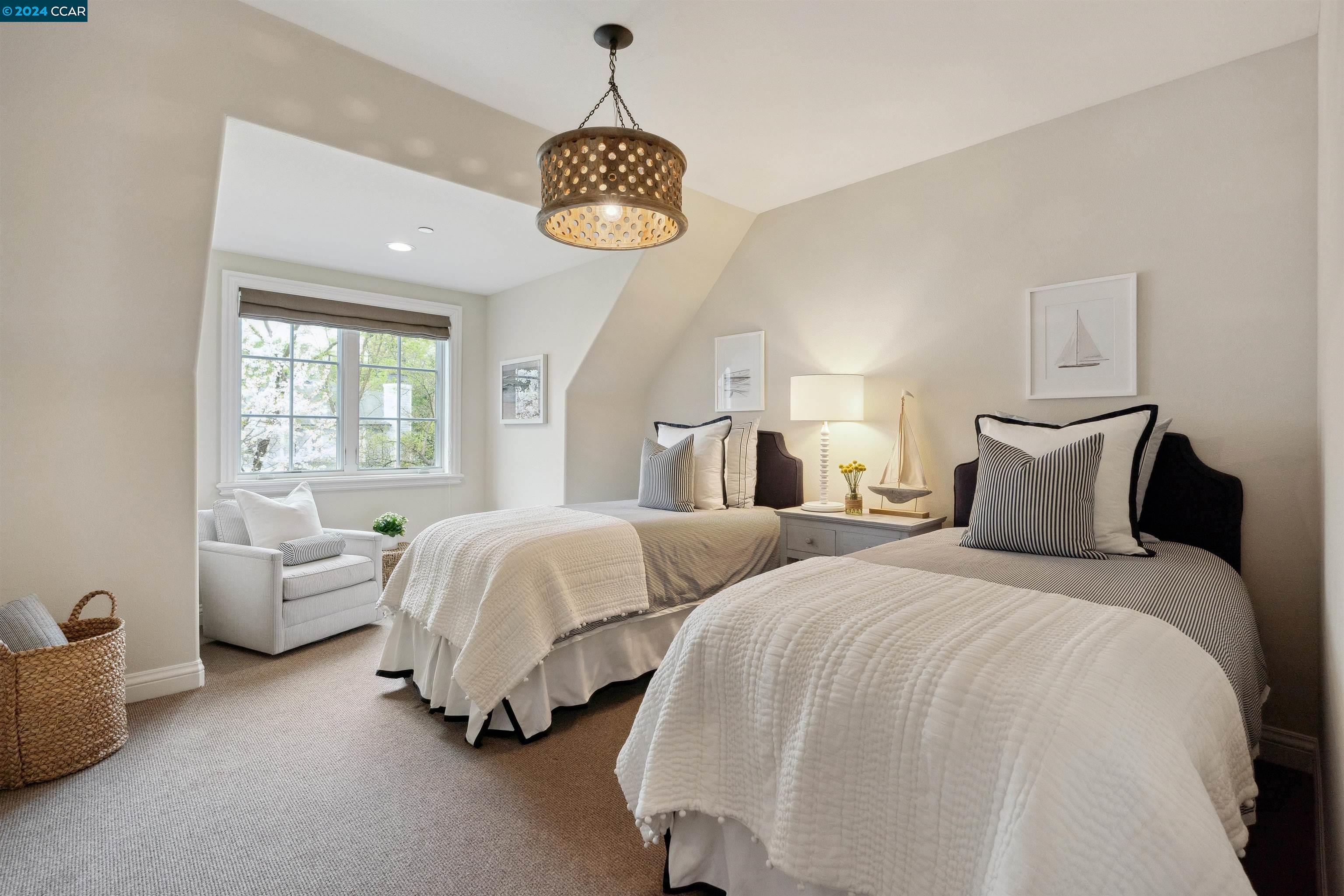 56 Hidden Oaks Dr