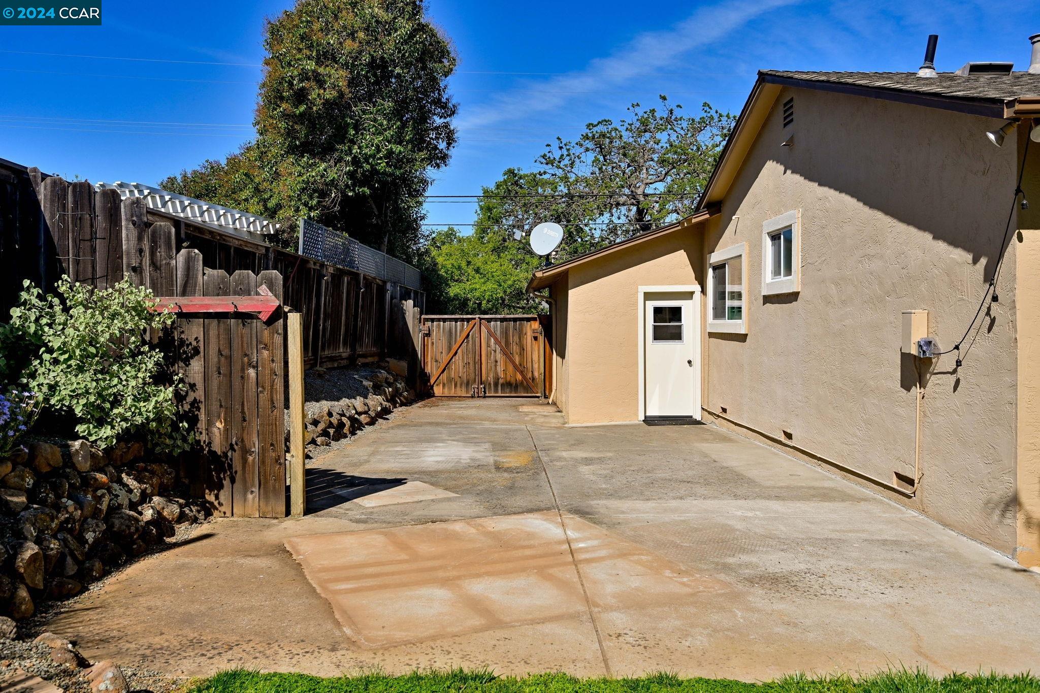 5557 Indiana Dr