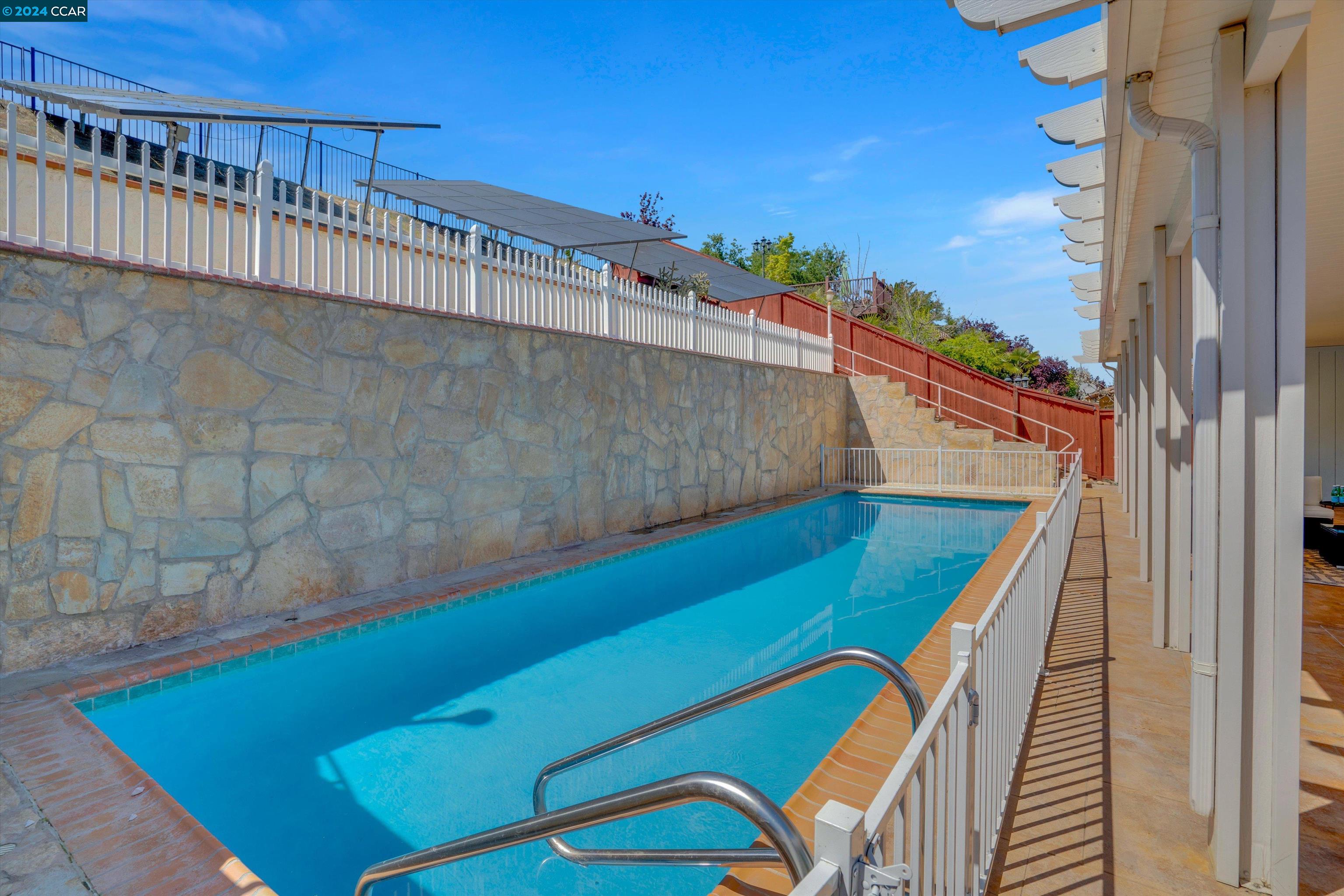 325 Foothill Dr