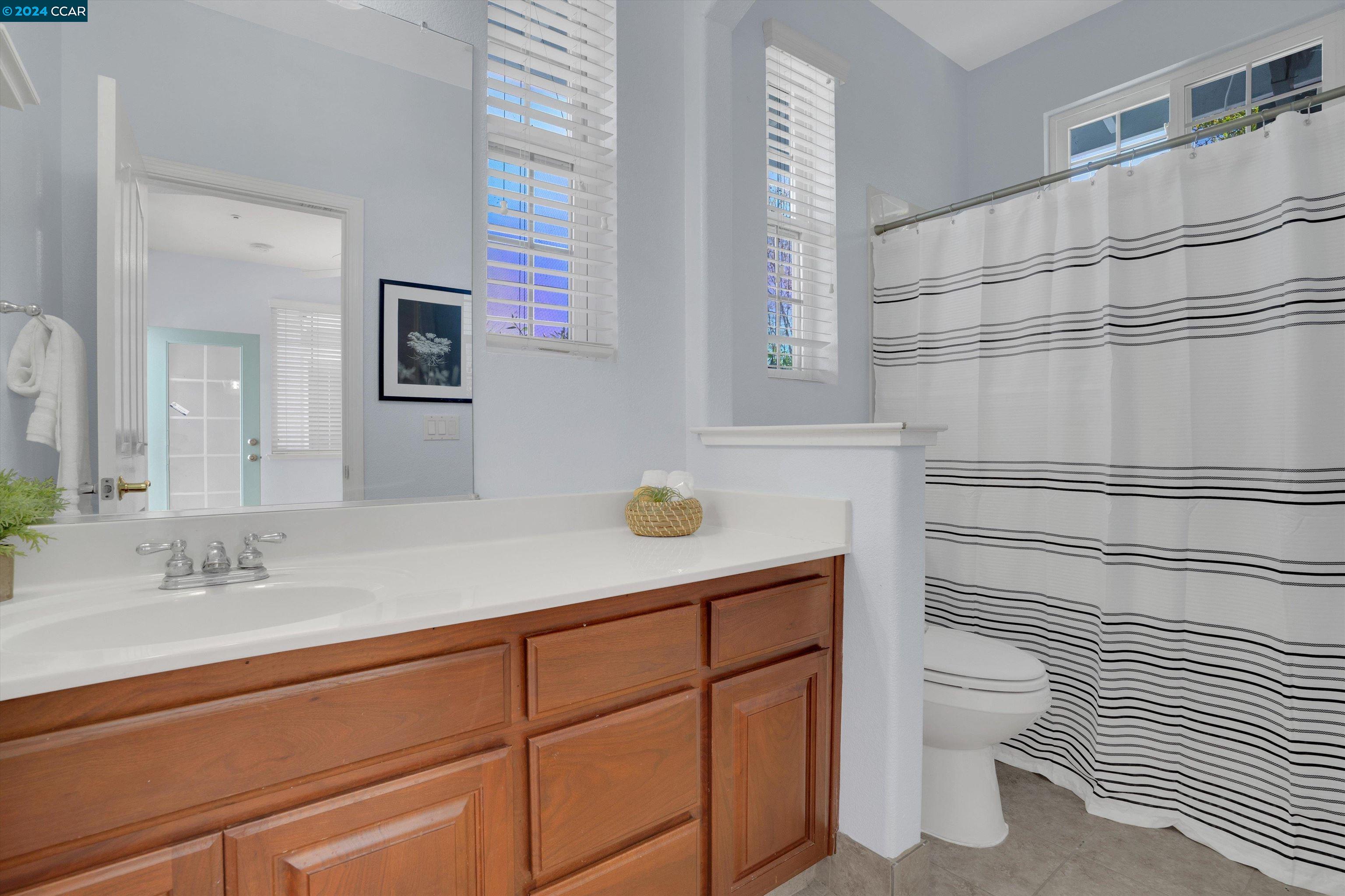 325 Foothill Dr