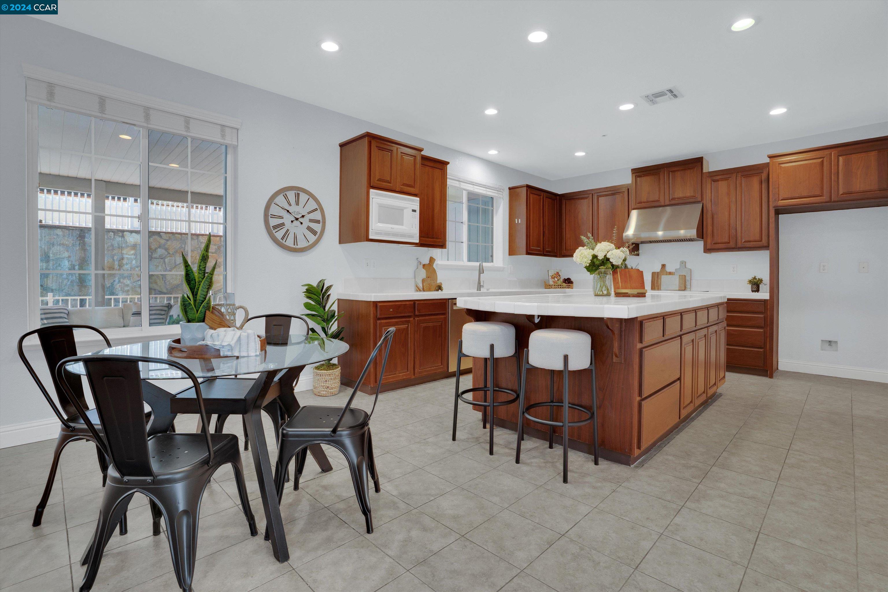 325 Foothill Dr