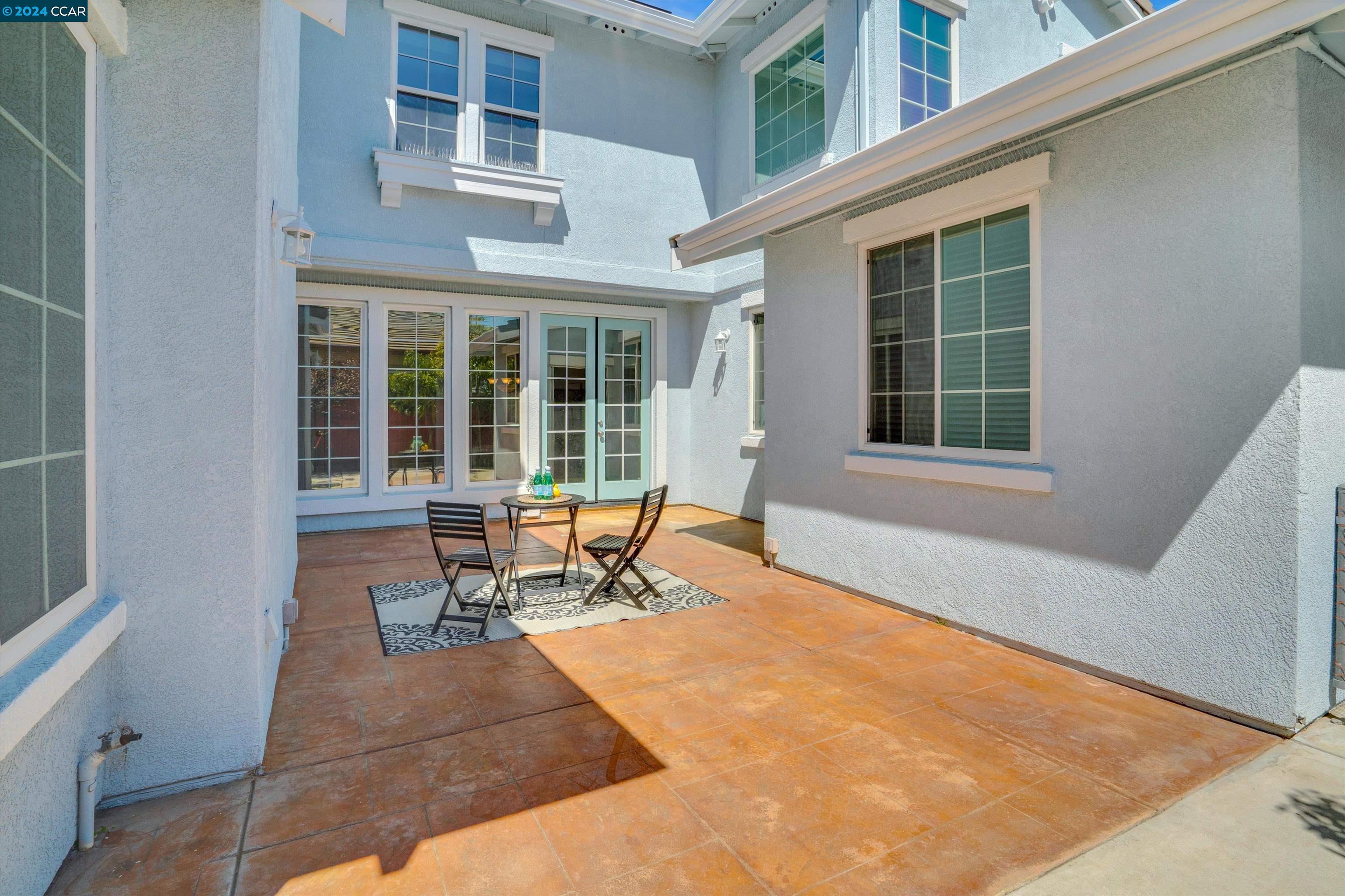 325 Foothill Dr