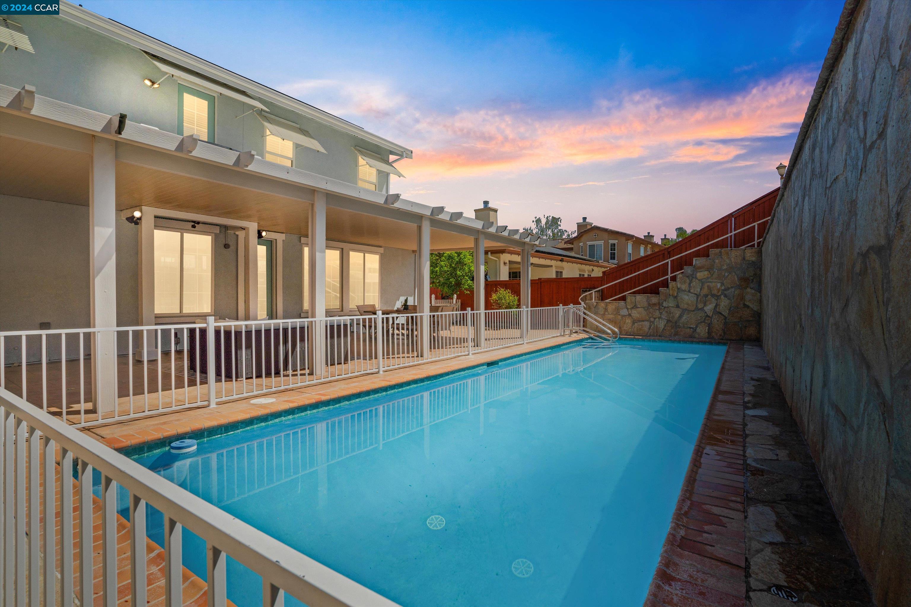 325 Foothill Dr