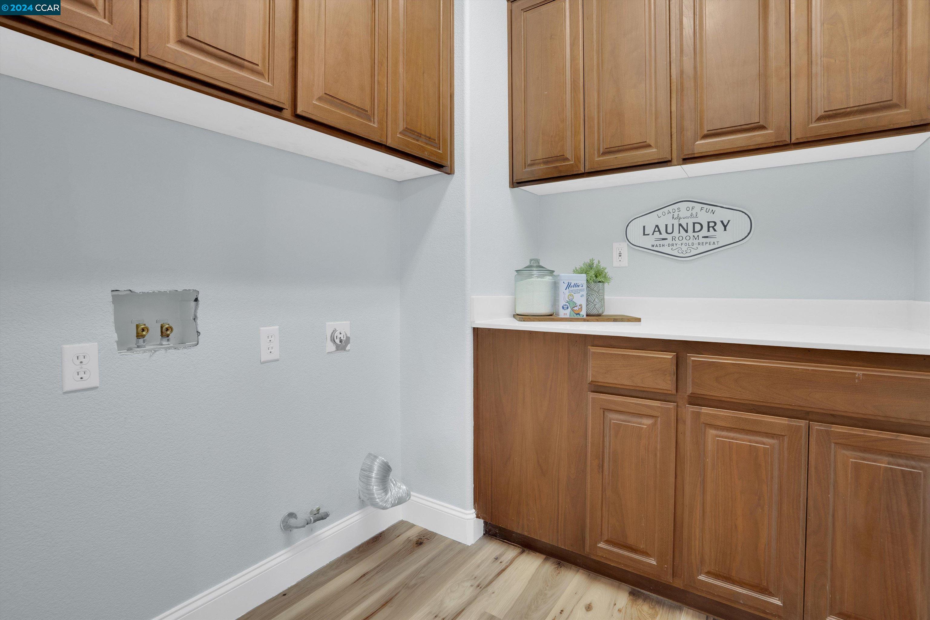 325 Foothill Dr