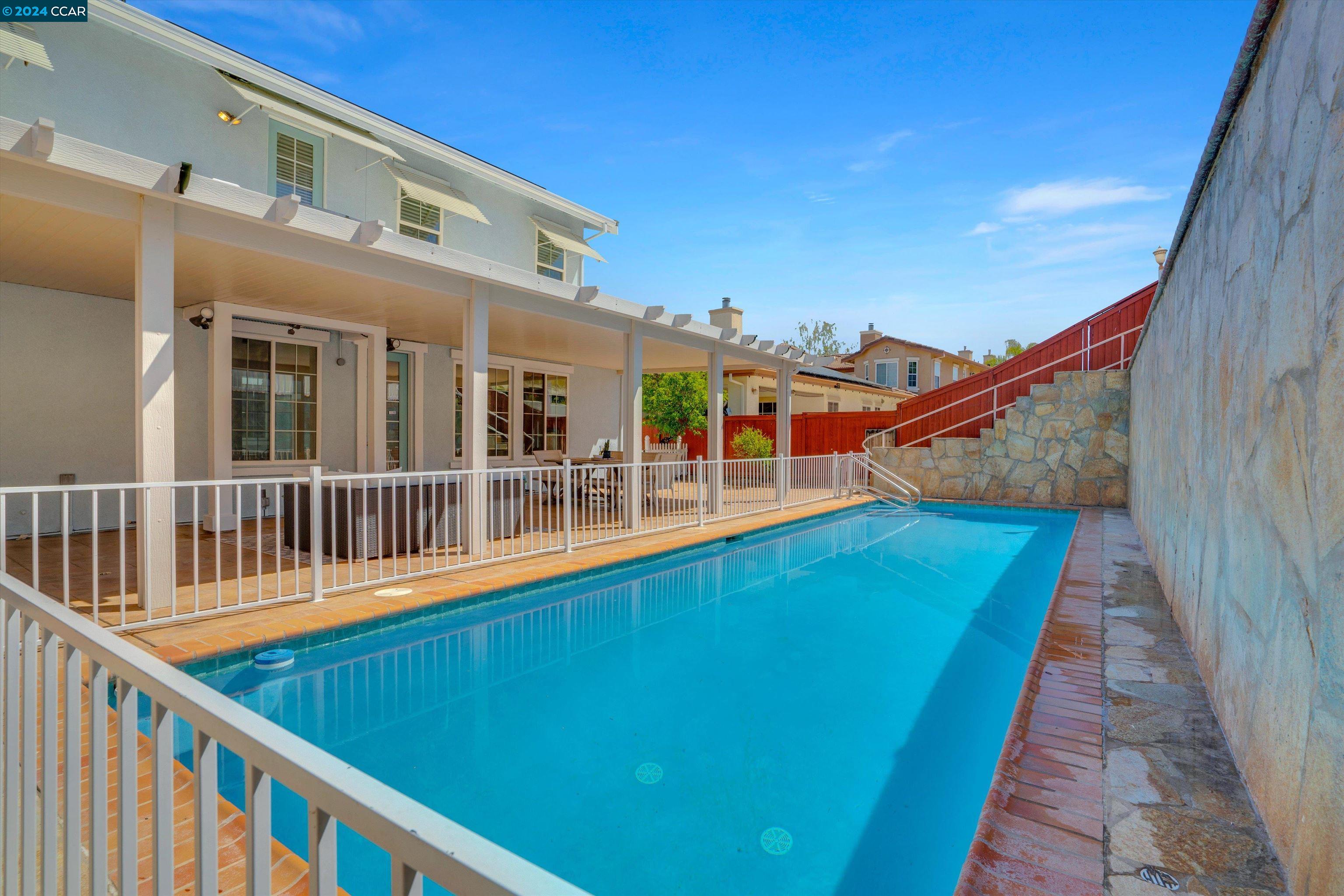325 Foothill Dr