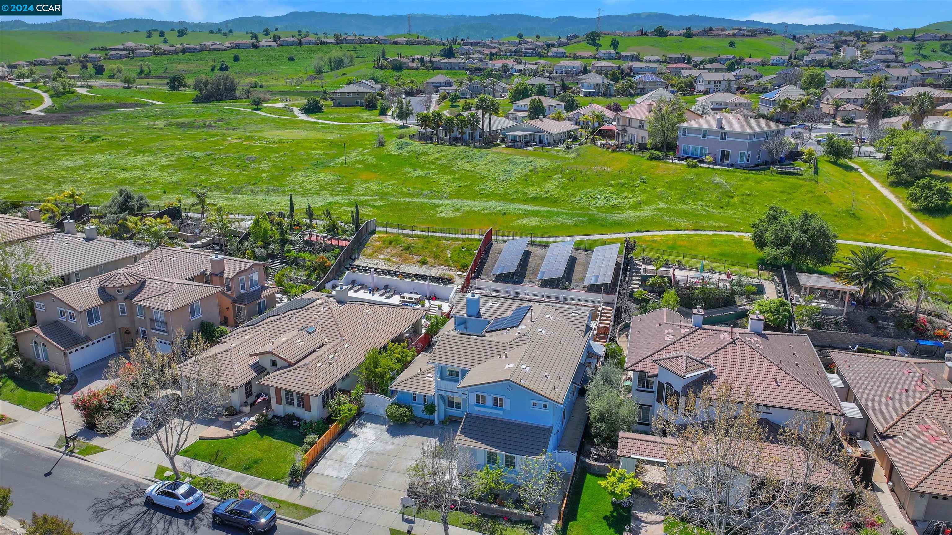 325 Foothill Dr