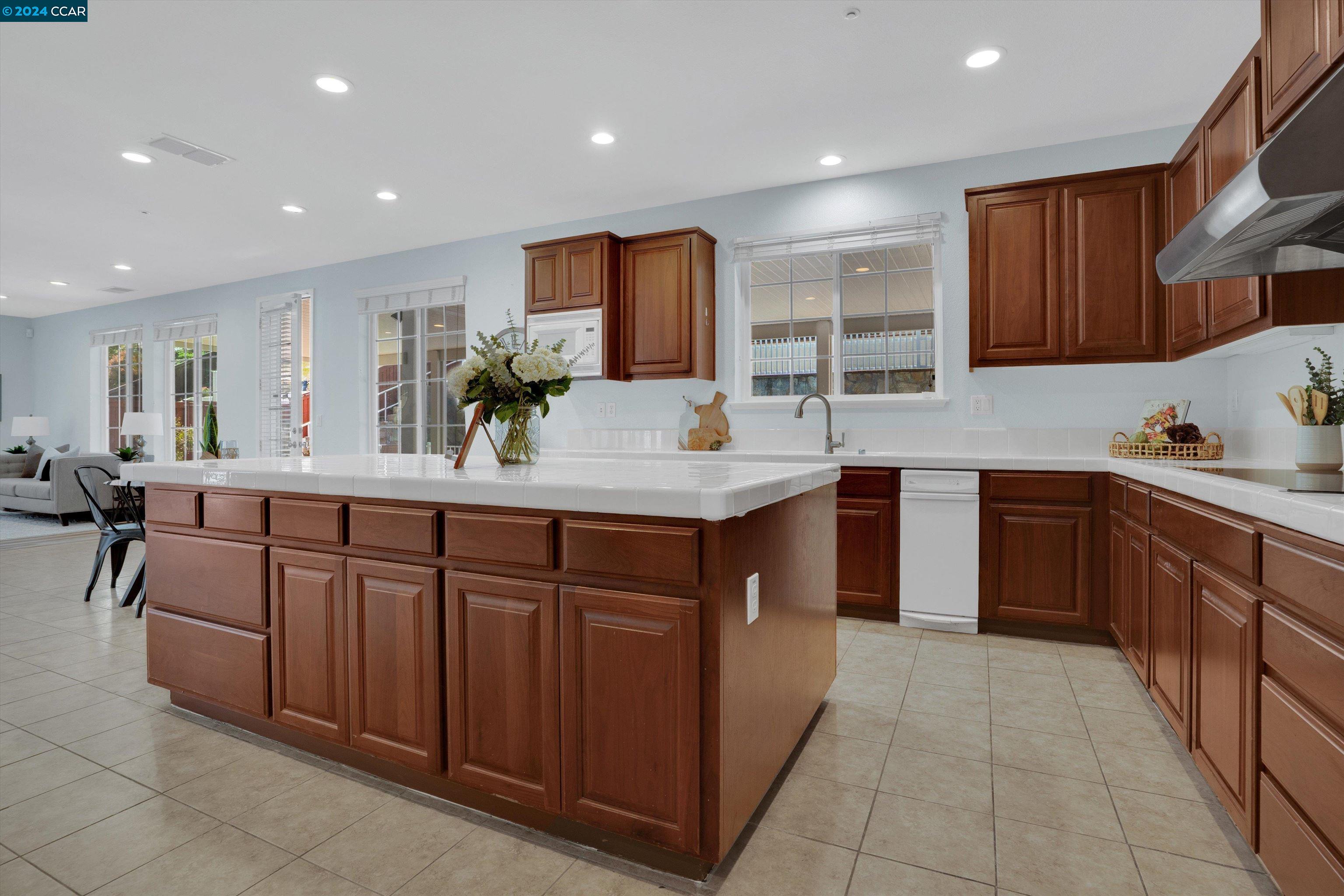 325 Foothill Dr