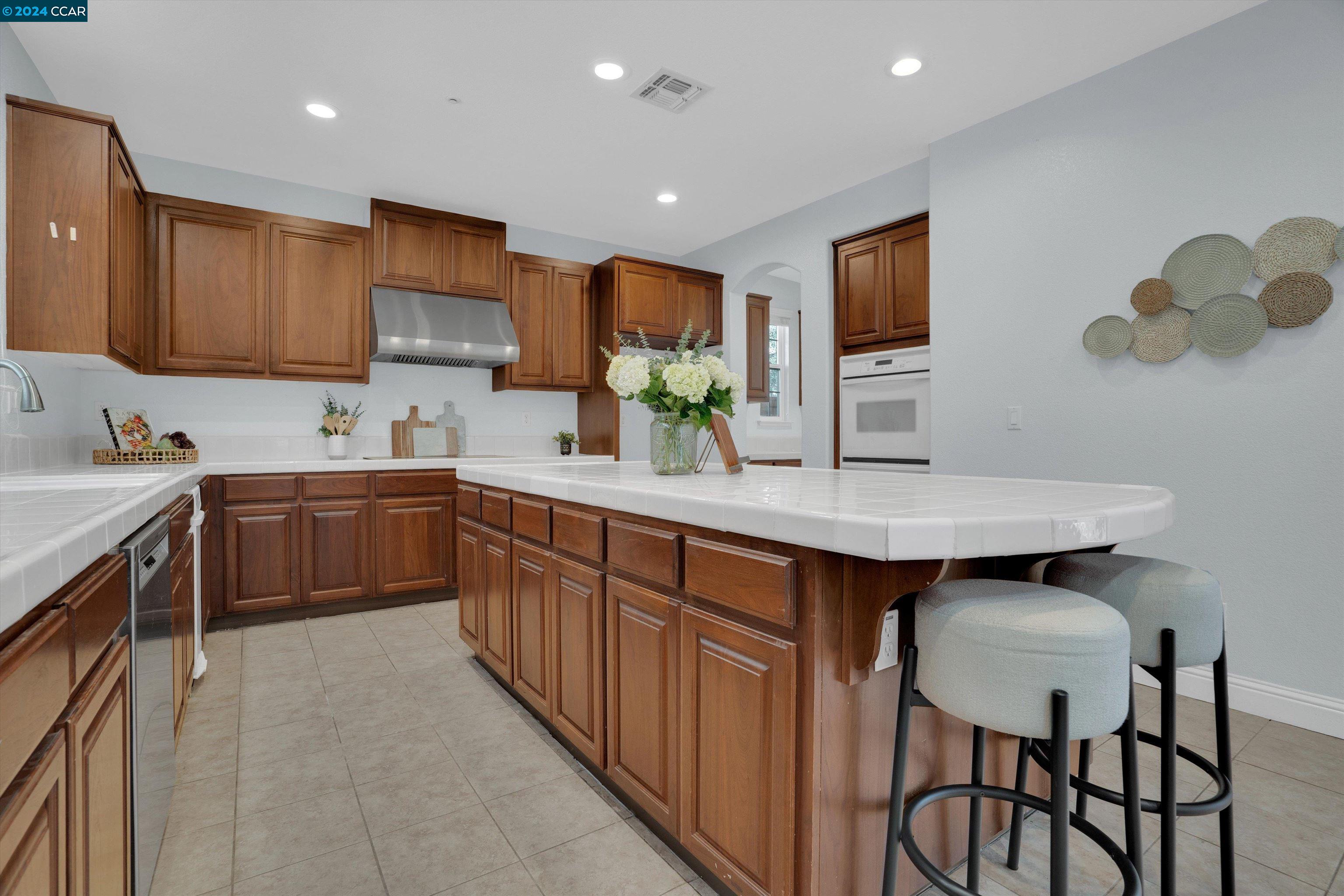 325 Foothill Dr