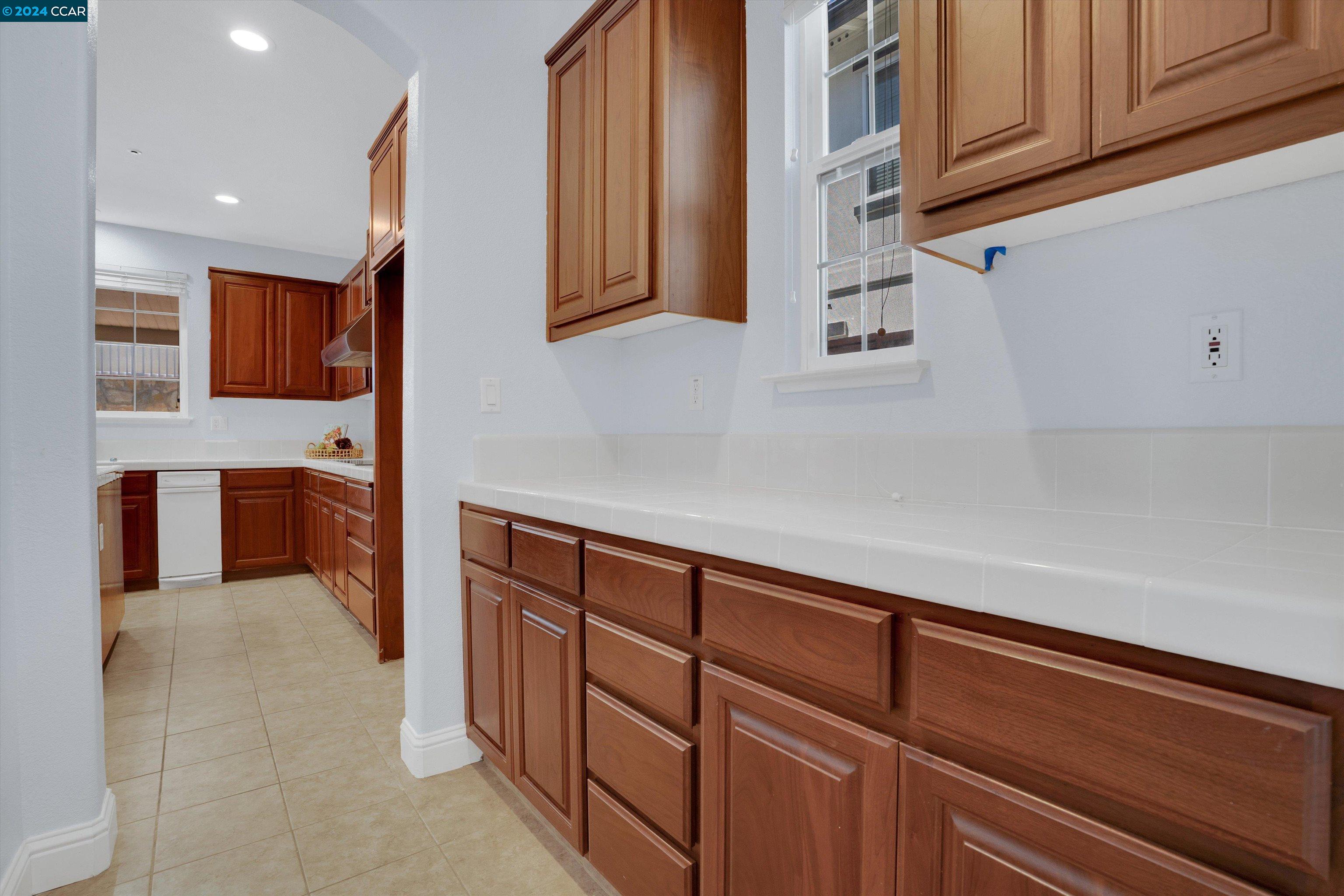 325 Foothill Dr