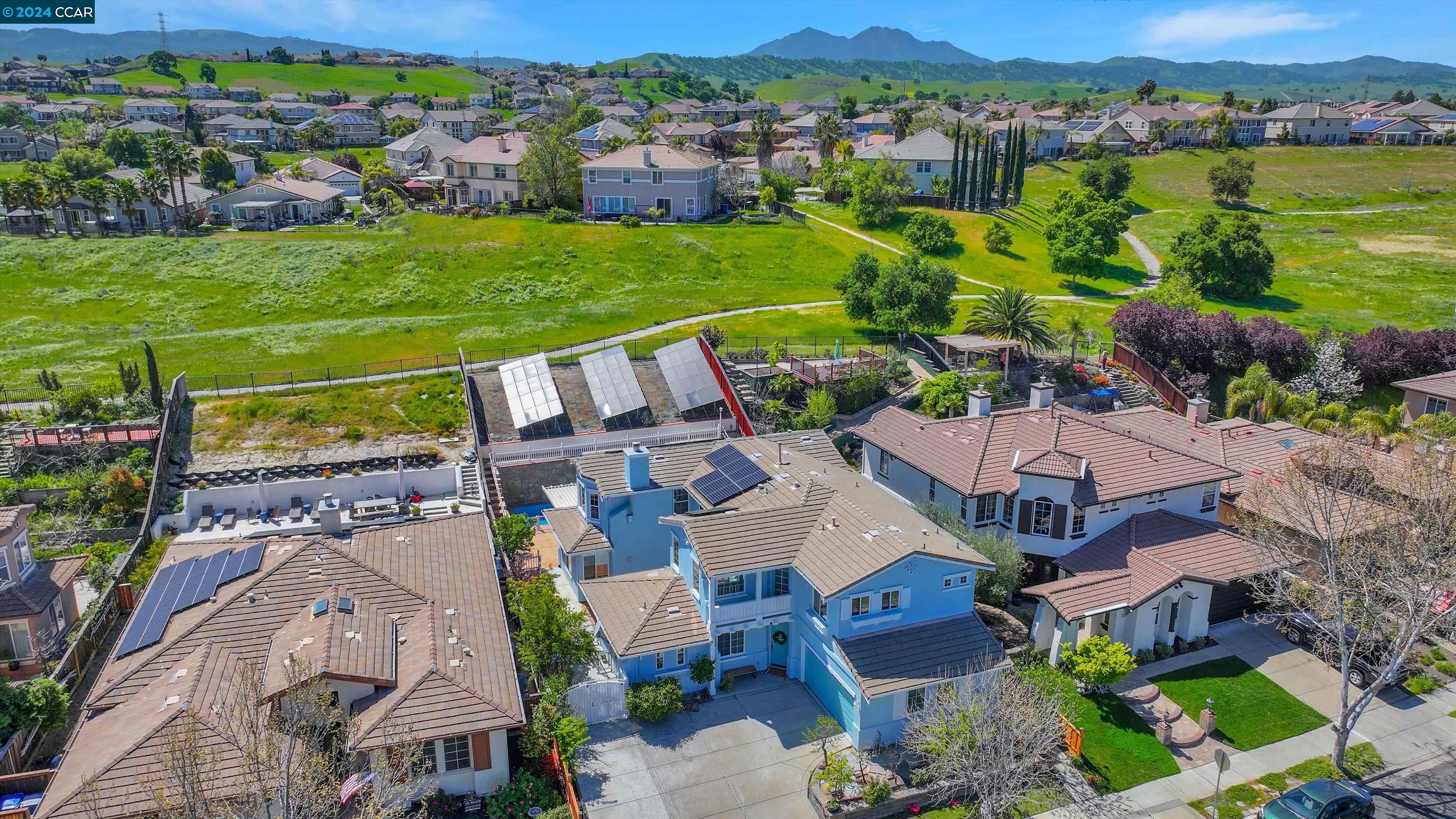 325 Foothill Dr