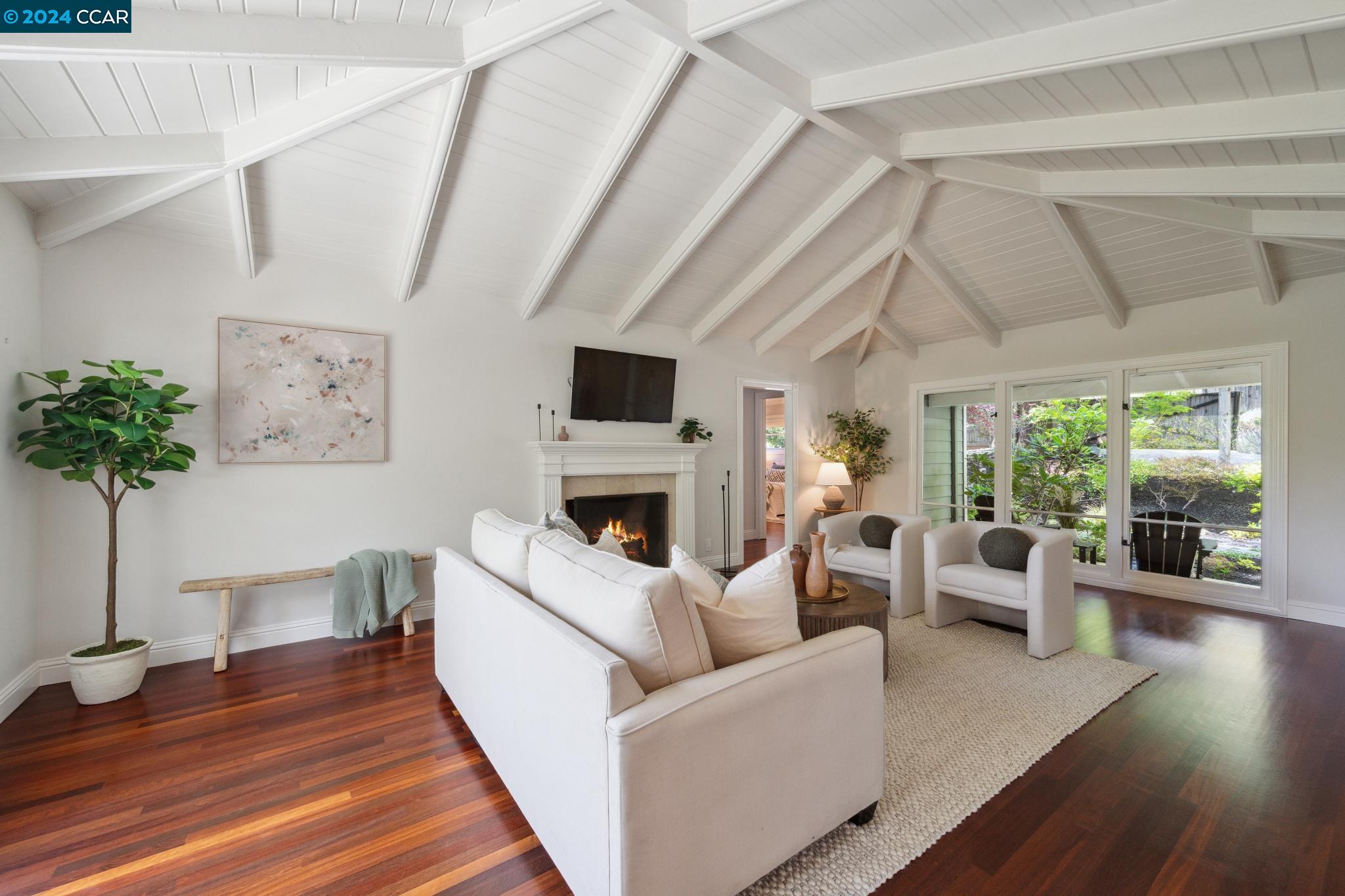 44 Valencia Rd