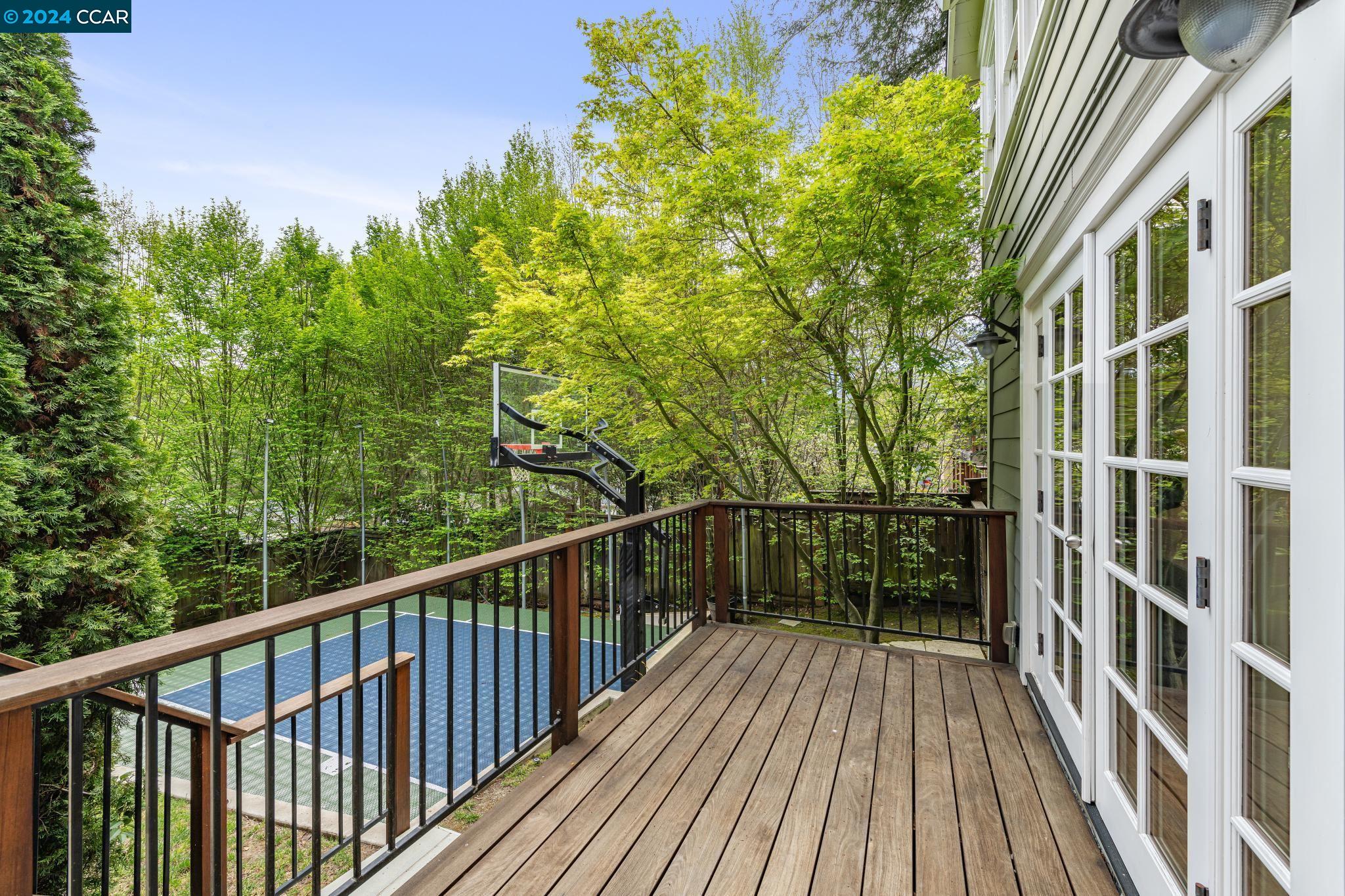 44 Valencia Rd