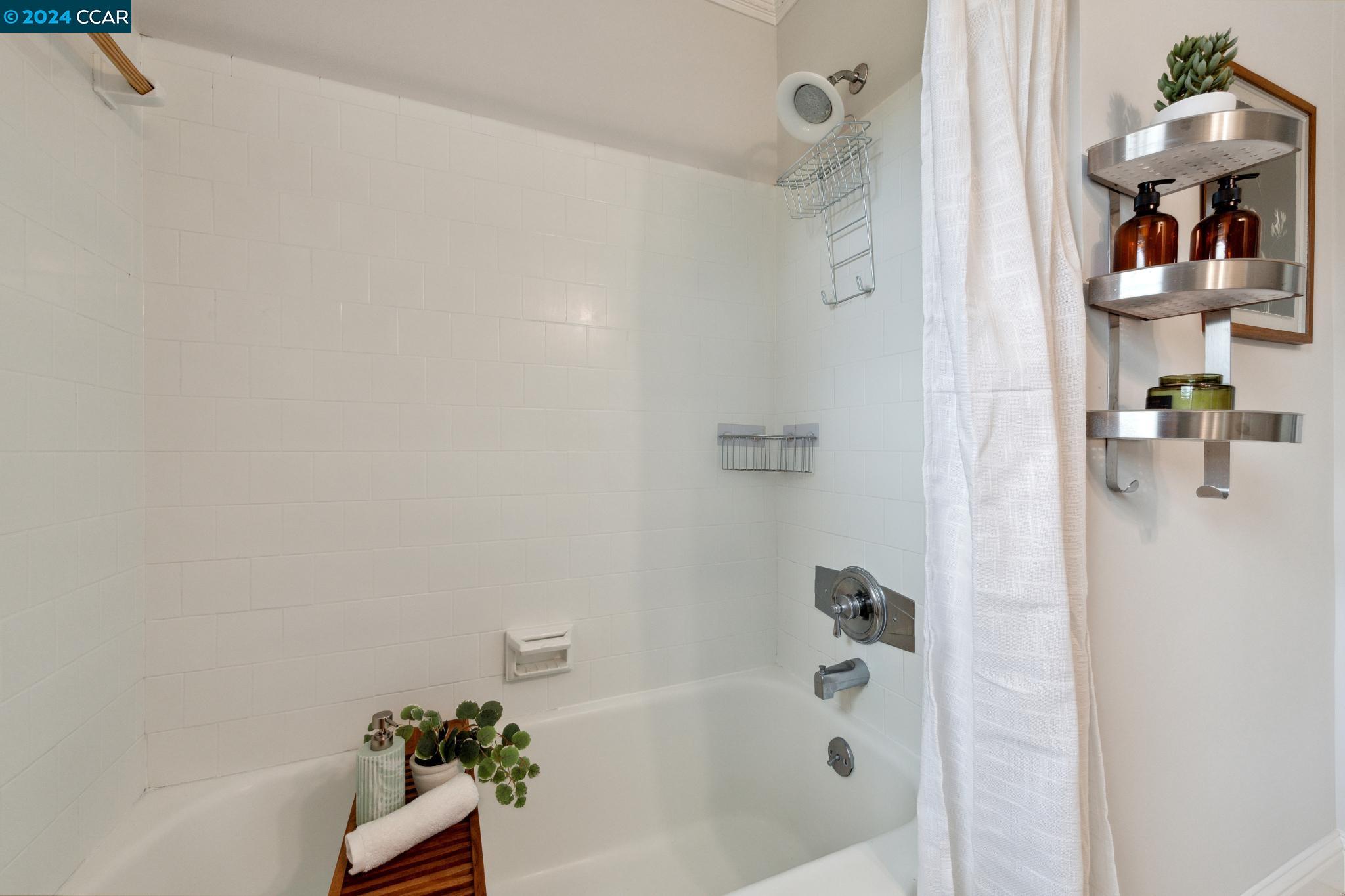 44 Valencia Rd