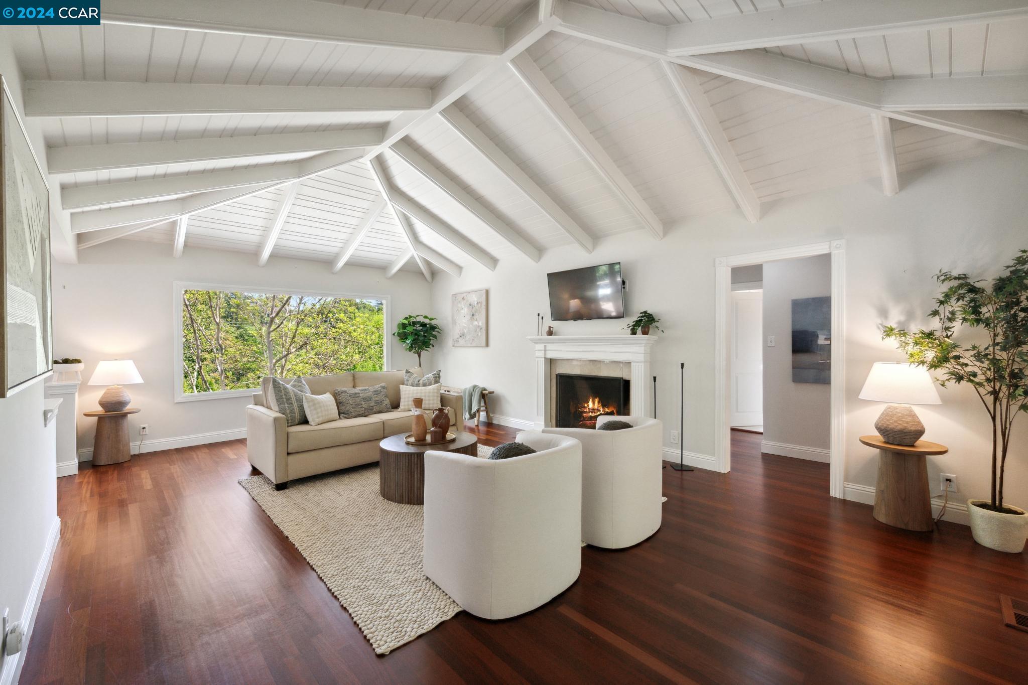 44 Valencia Rd