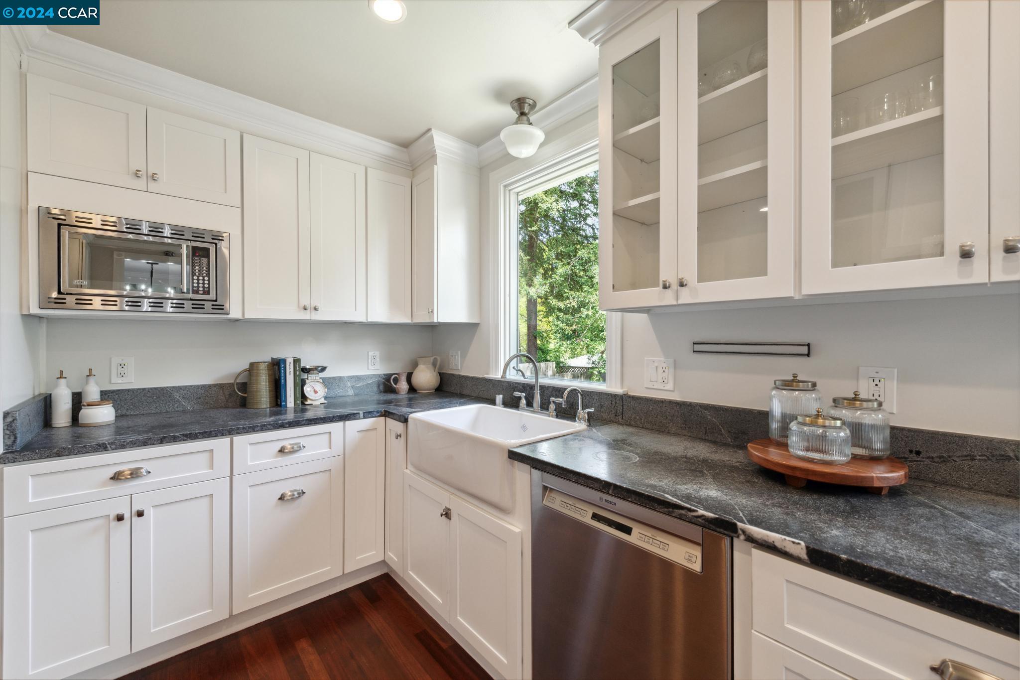 44 Valencia Rd