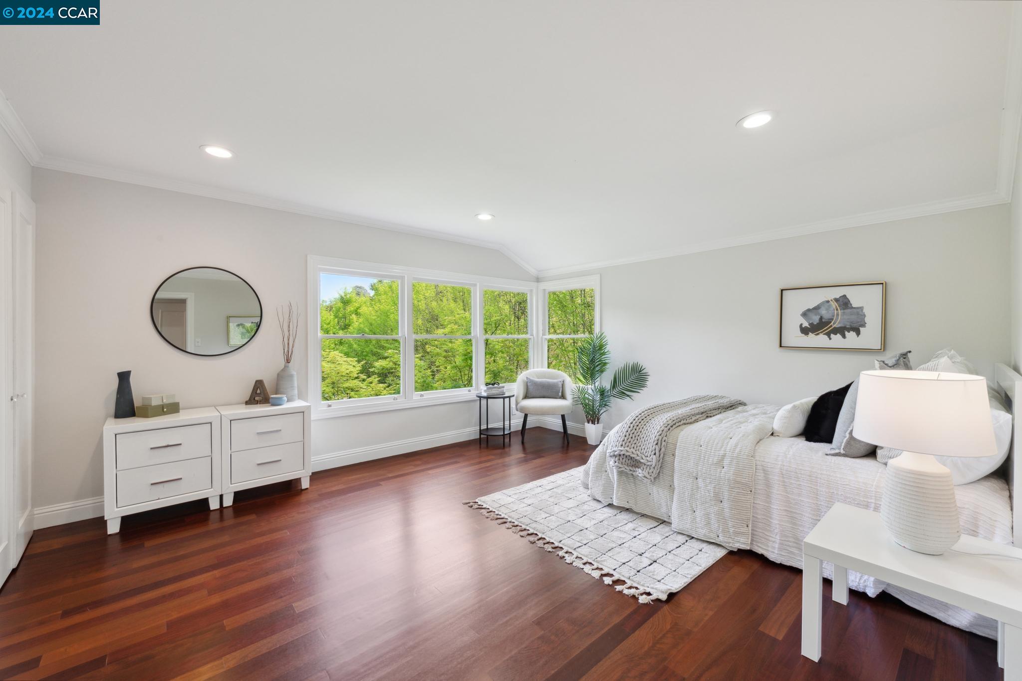44 Valencia Rd