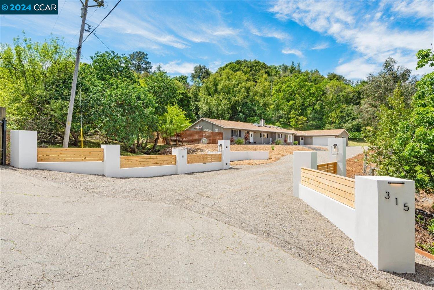 315 Bear Oaks Ln