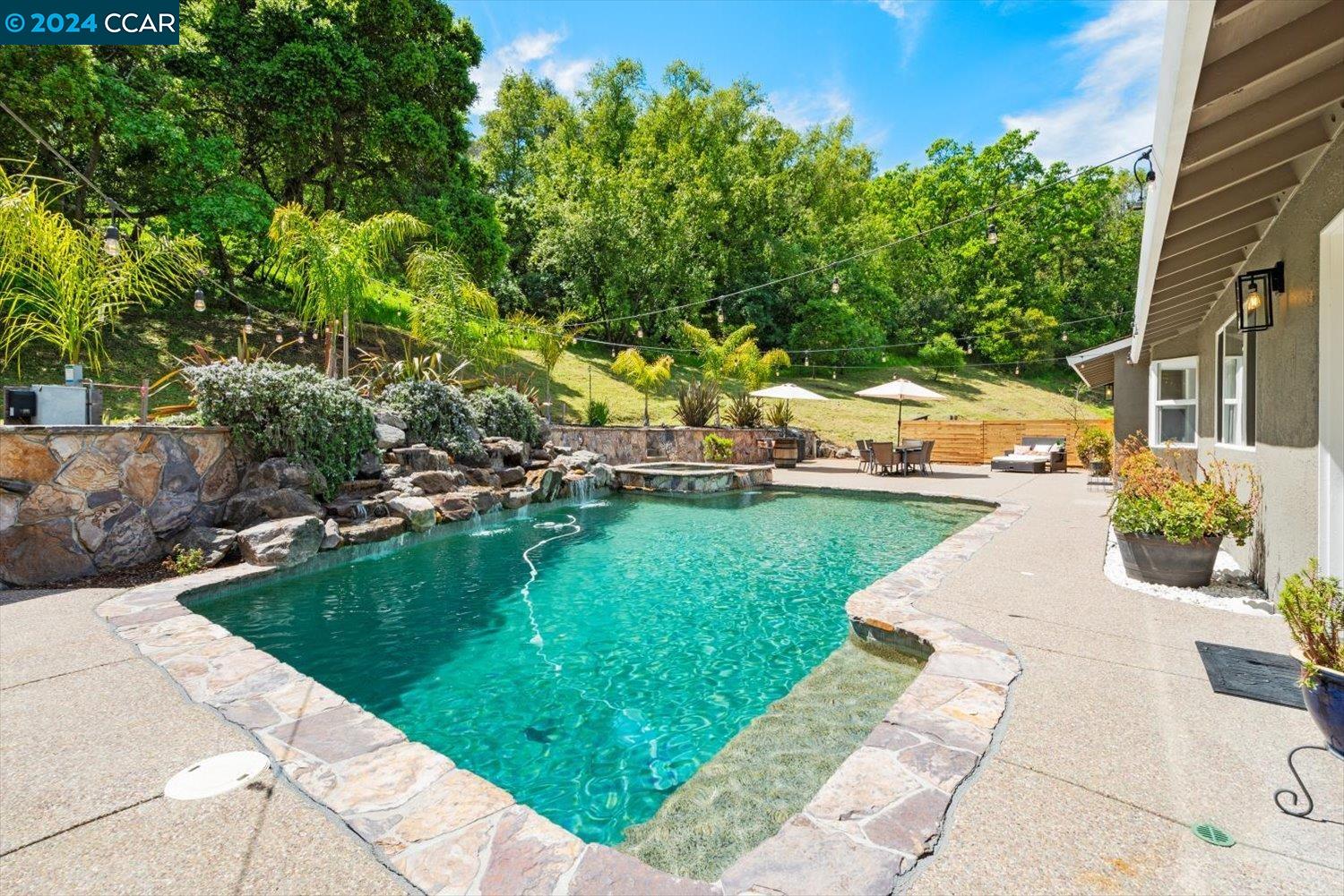 315 Bear Oaks Ln
