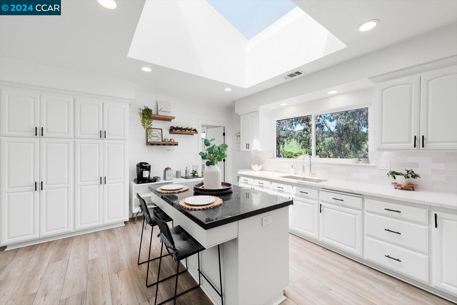 315 Bear Oaks Ln