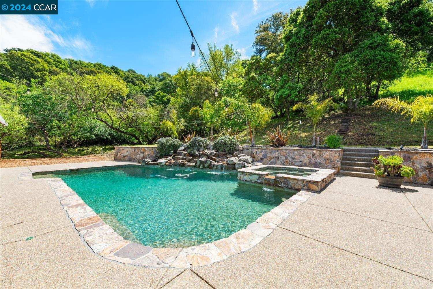315 Bear Oaks Ln