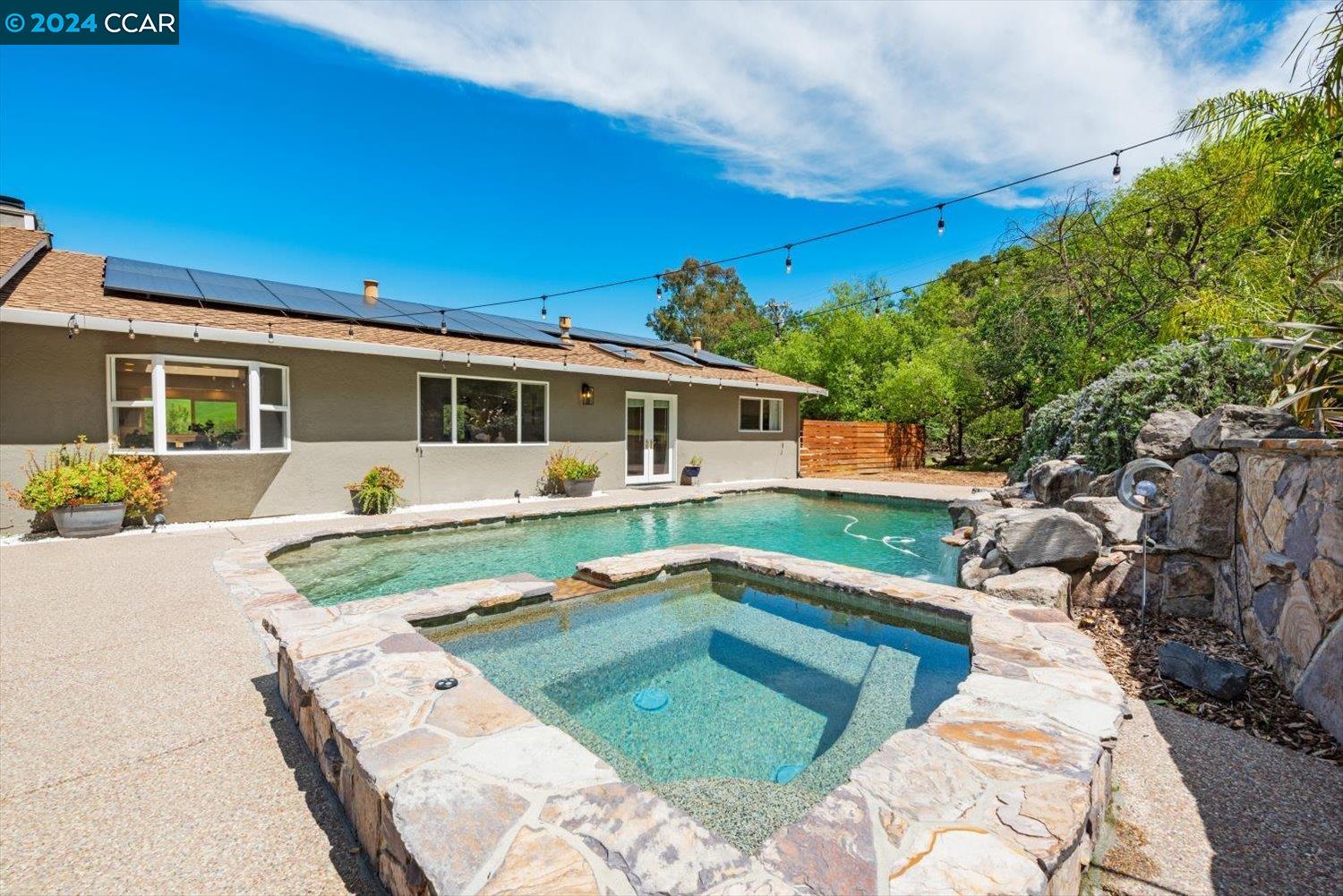 315 Bear Oaks Ln